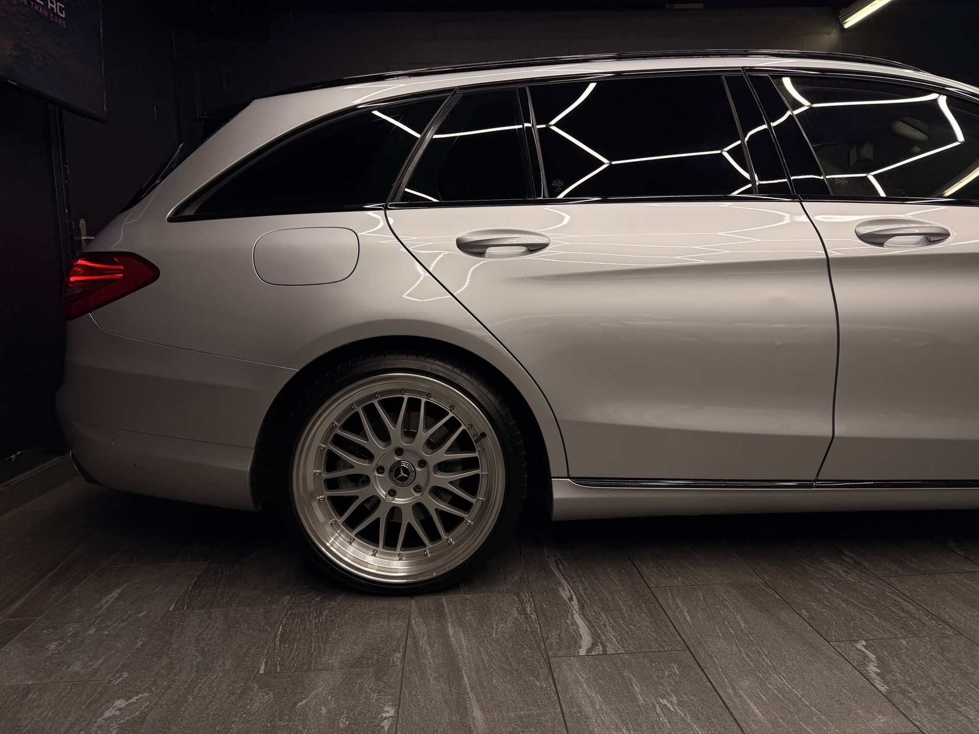 MERCEDES-BENZ C 350 e AMG Line 7G-Tronic-image-6