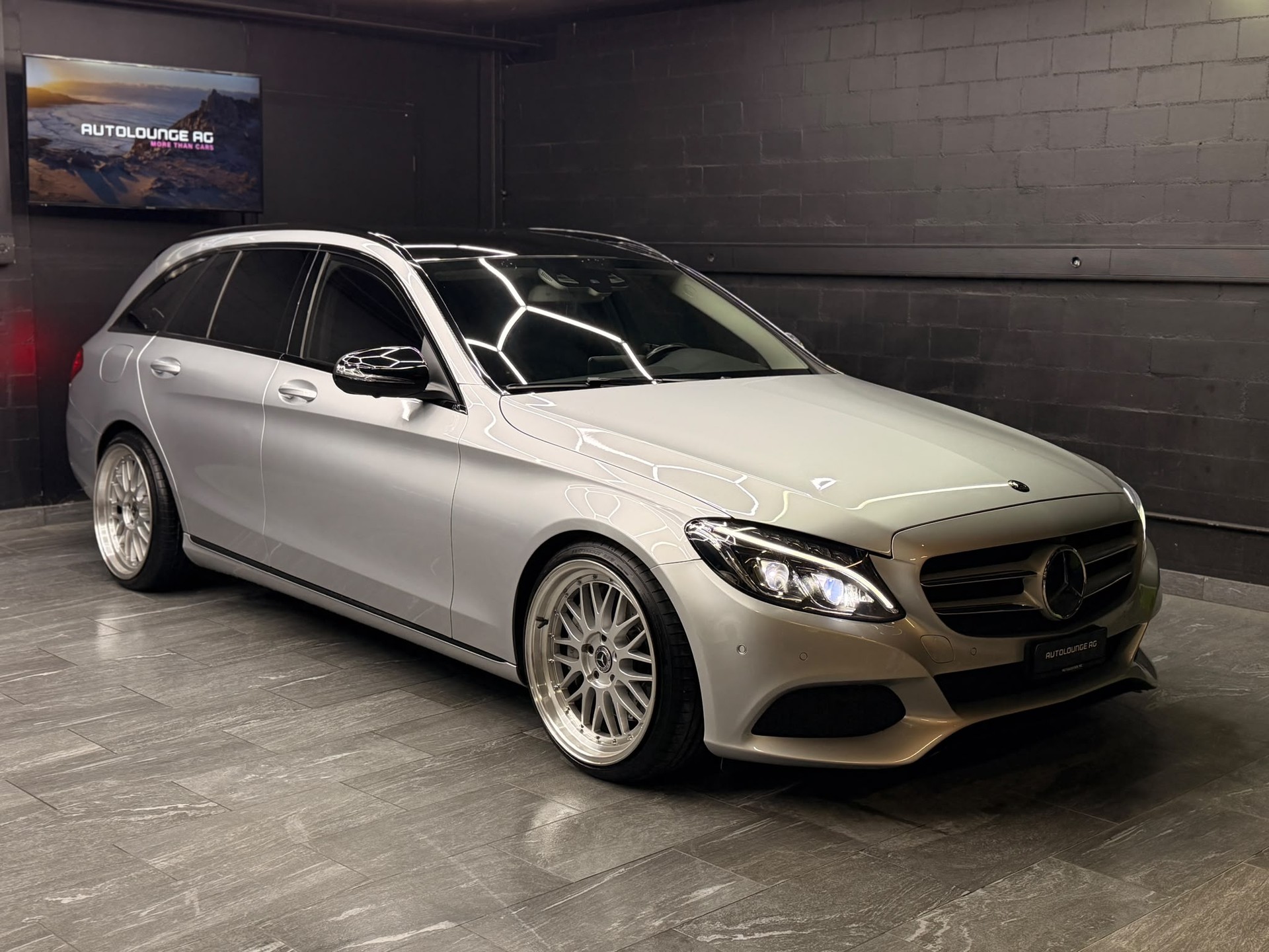 MERCEDES-BENZ C 350 e AMG Line 7G-Tronic-image-10