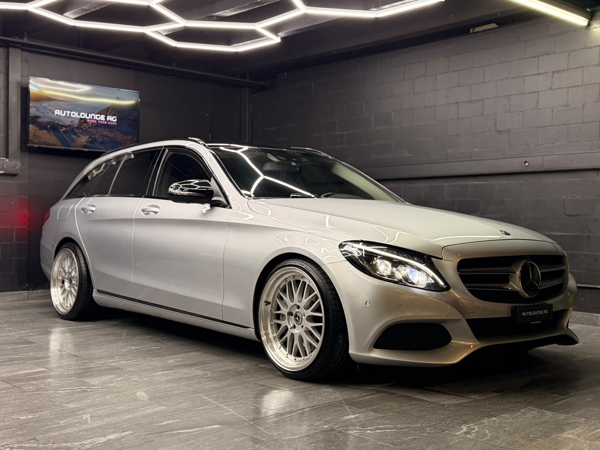 MERCEDES-BENZ C 350 e AMG Line 7G-Tronic-image-5