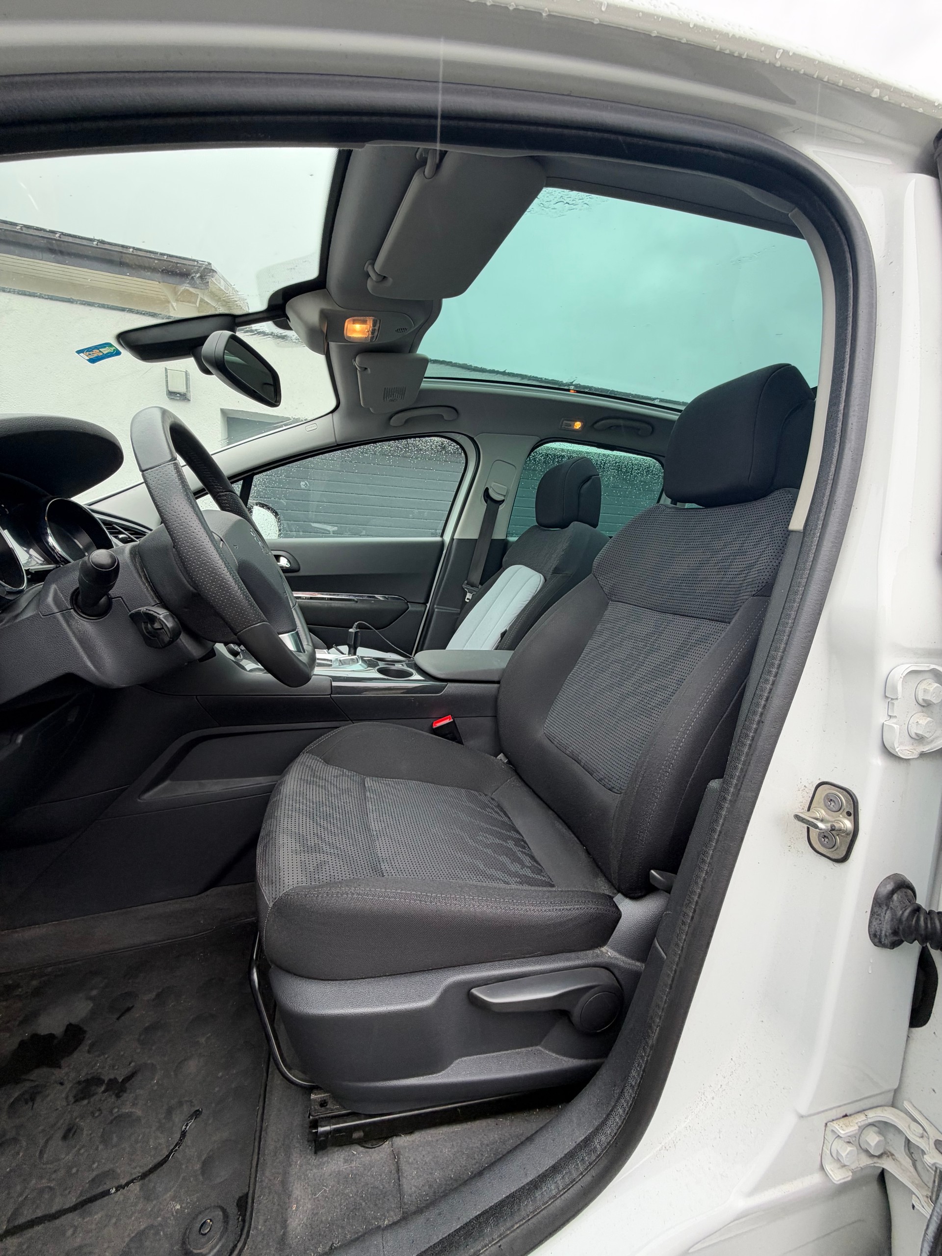 PEUGEOT 3008 1.6 16V T Sport Pack Tiptronic-image-10