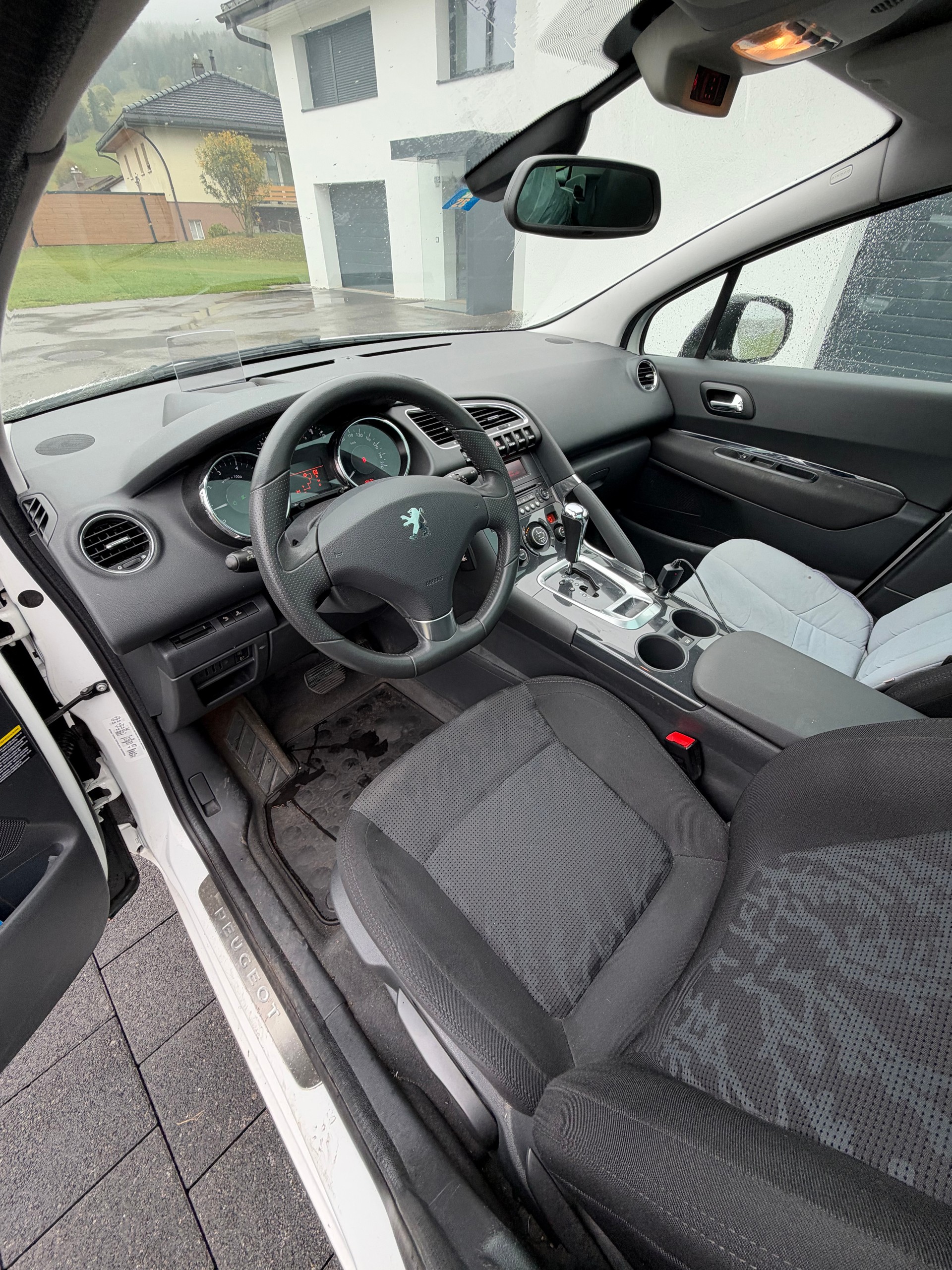PEUGEOT 3008 1.6 16V T Sport Pack Tiptronic-image-11