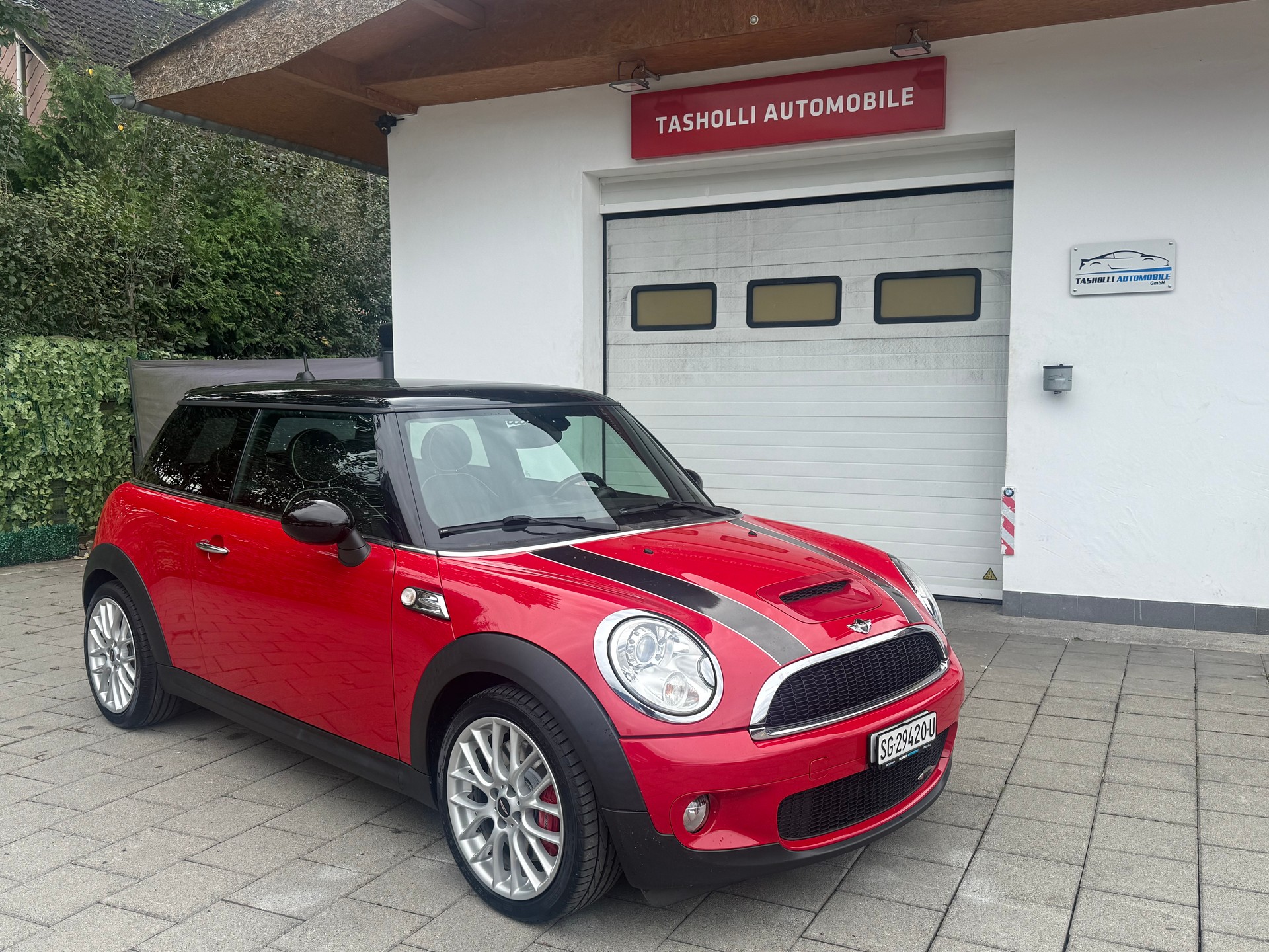 MINI Cooper John Cooper Works-image-0