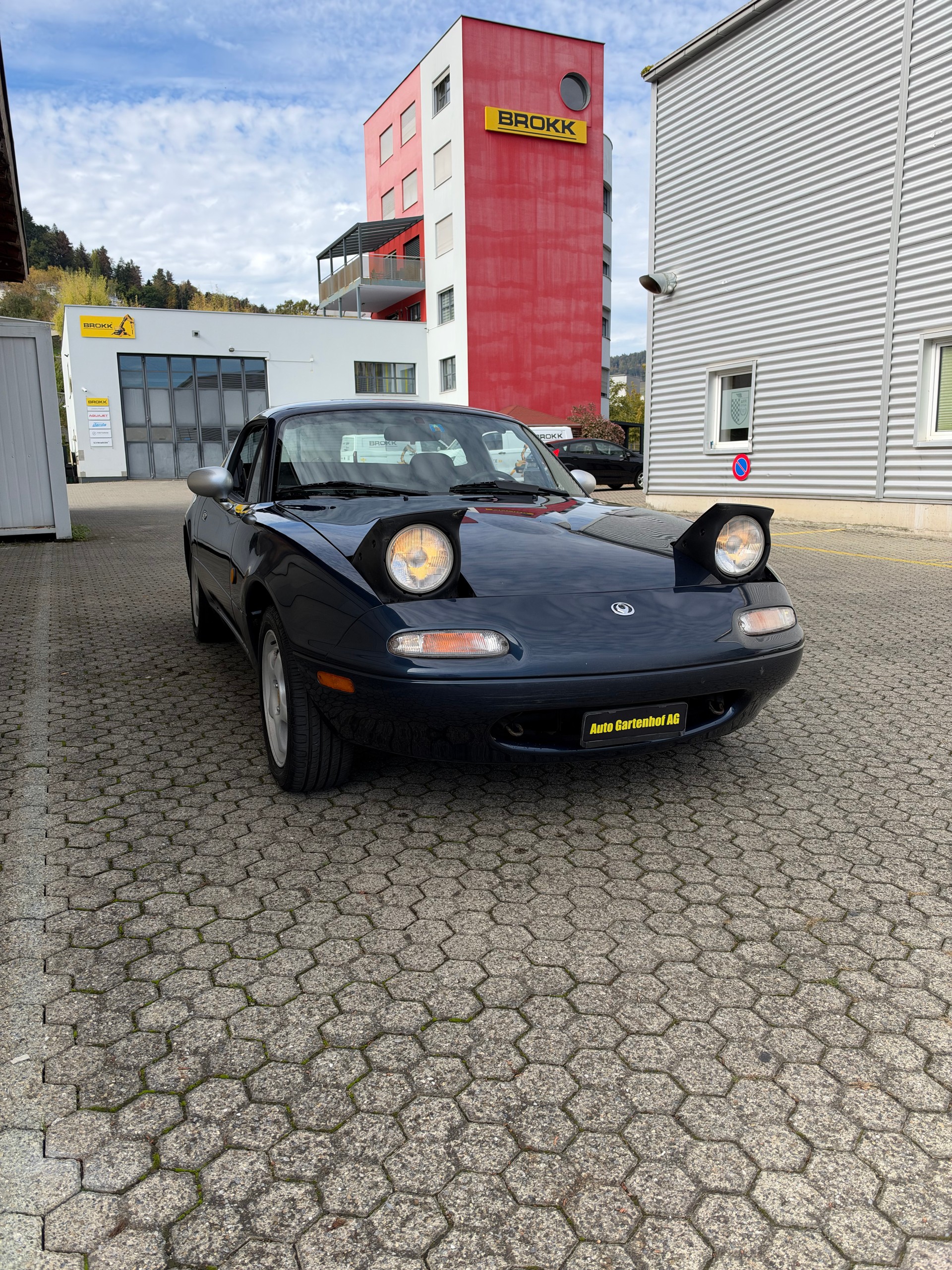 MAZDA MX-5 1.6i-16-image-0