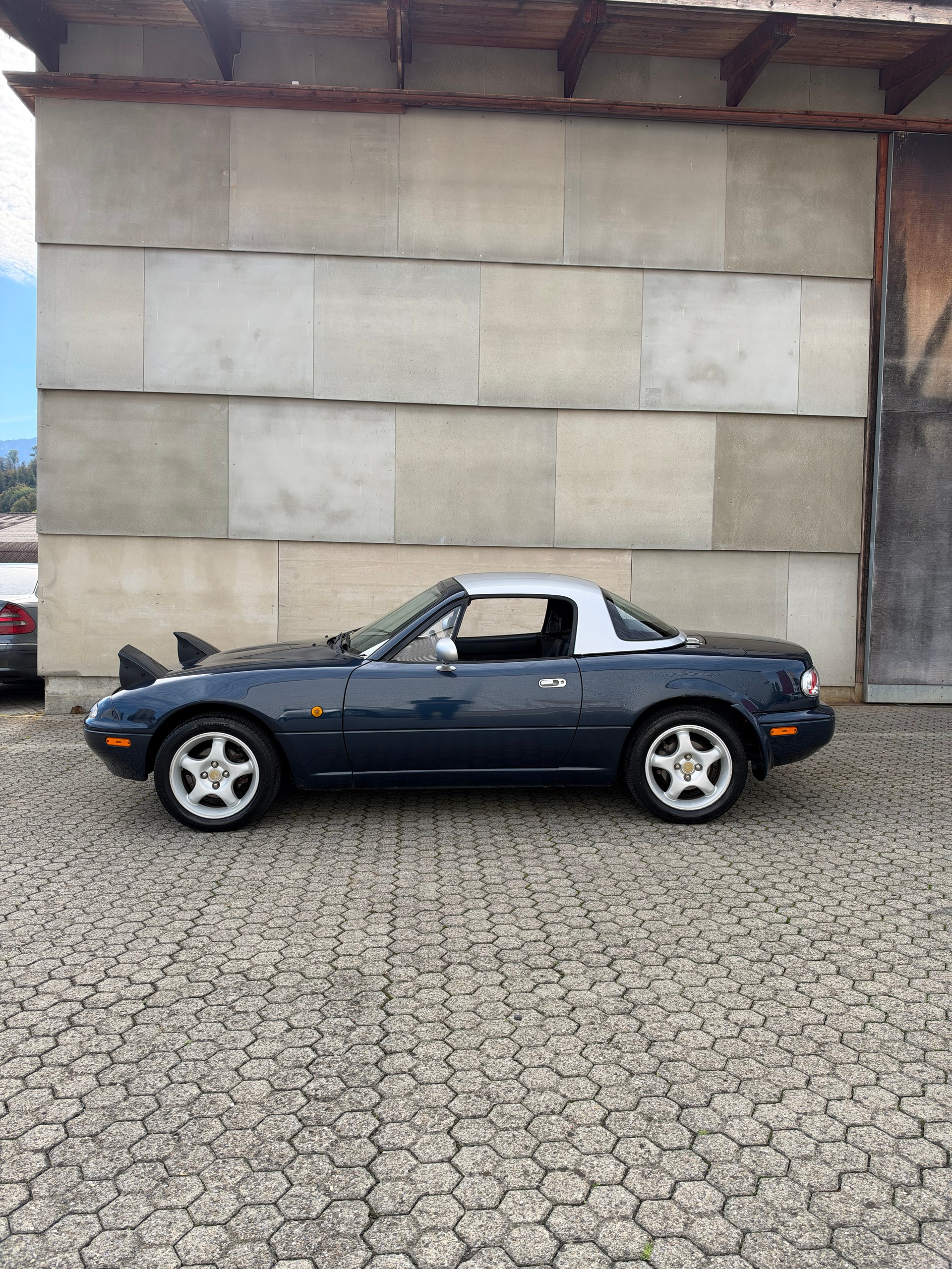 MAZDA MX-5 1.6i-16-image-3
