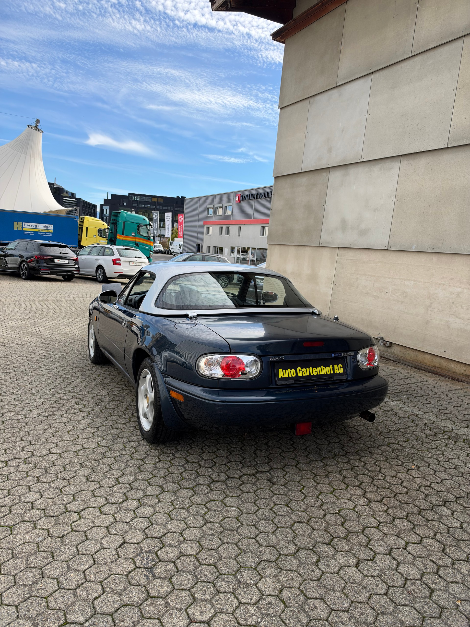 MAZDA MX-5 1.6i-16-image-8