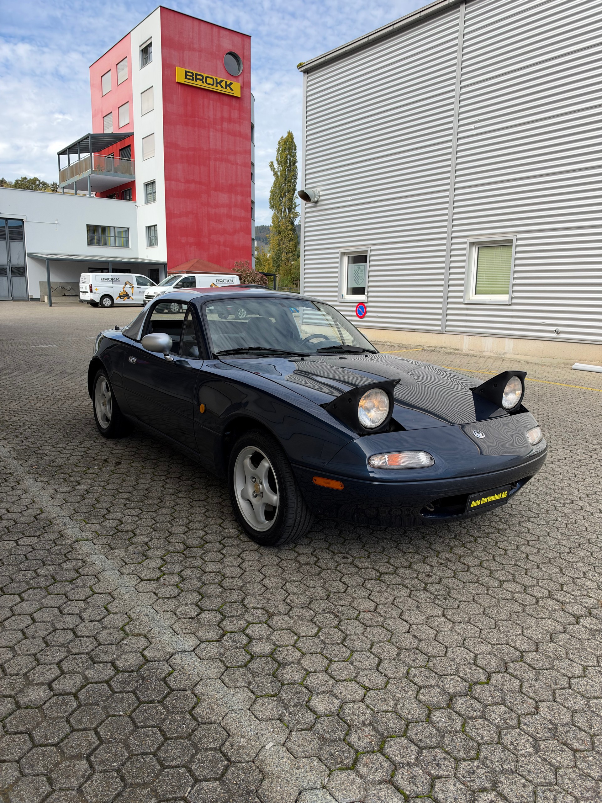 MAZDA MX-5 1.6i-16-image-6