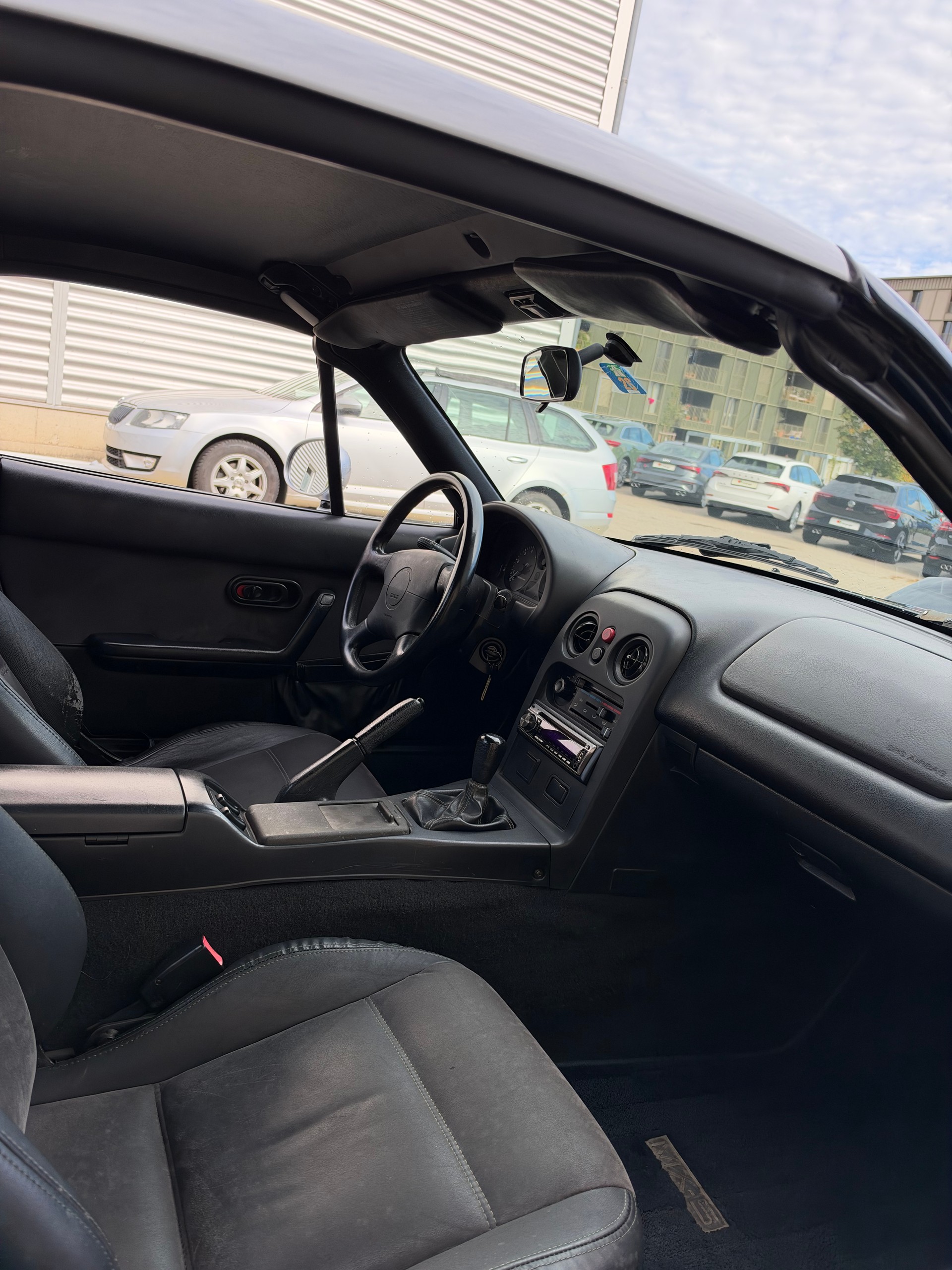 MAZDA MX-5 1.6i-16-image-9