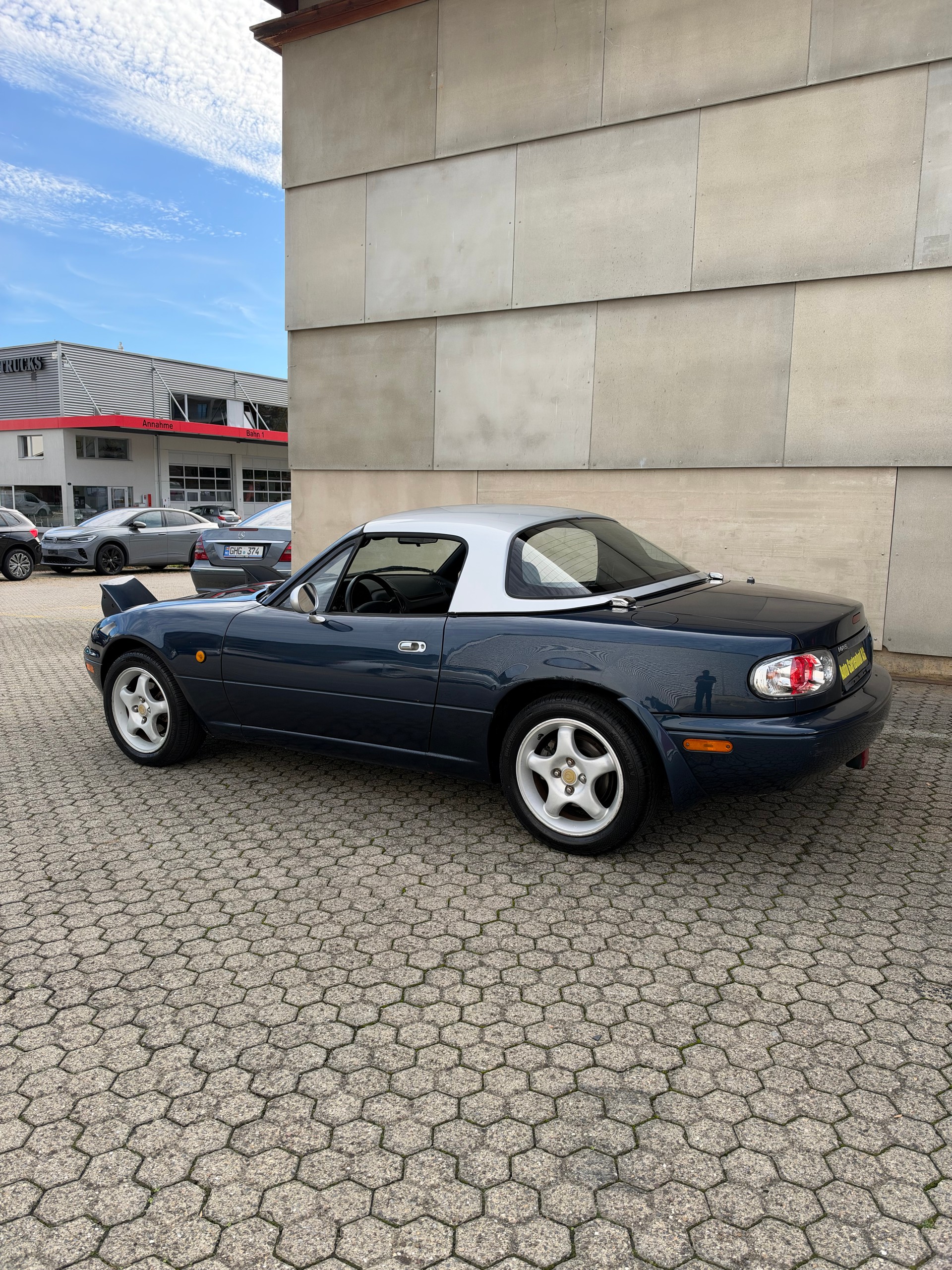 MAZDA MX-5 1.6i-16-image-4