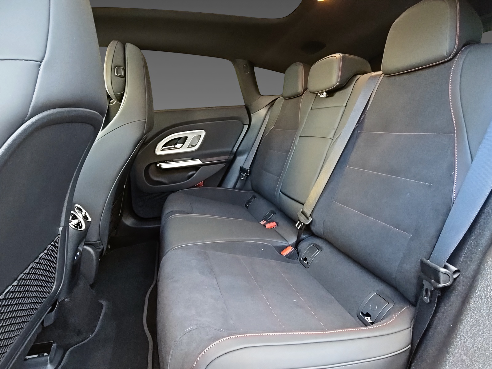 MERCEDES-BENZ CLA 350 4Matic Shooting Brake EQ-image-12