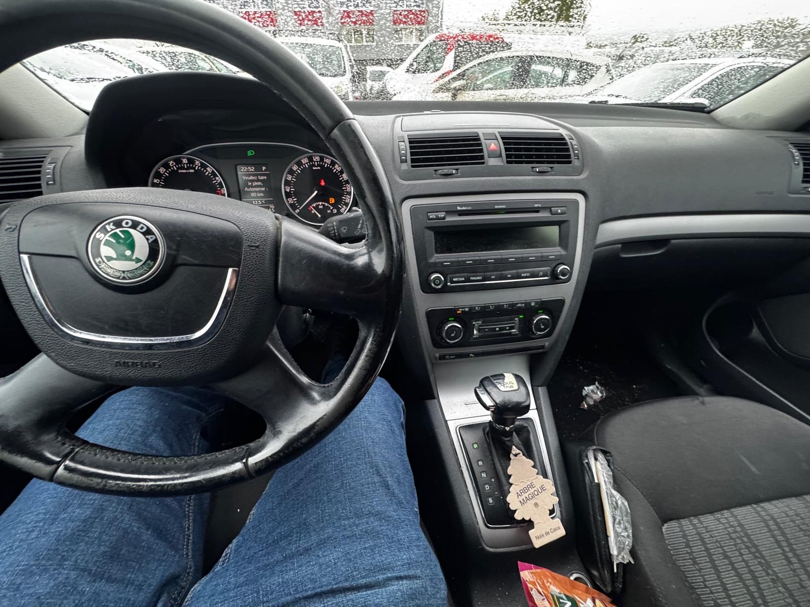 SKODA Octavia Combi 2.0 TDI Ambition 4x4 DSG-image-10