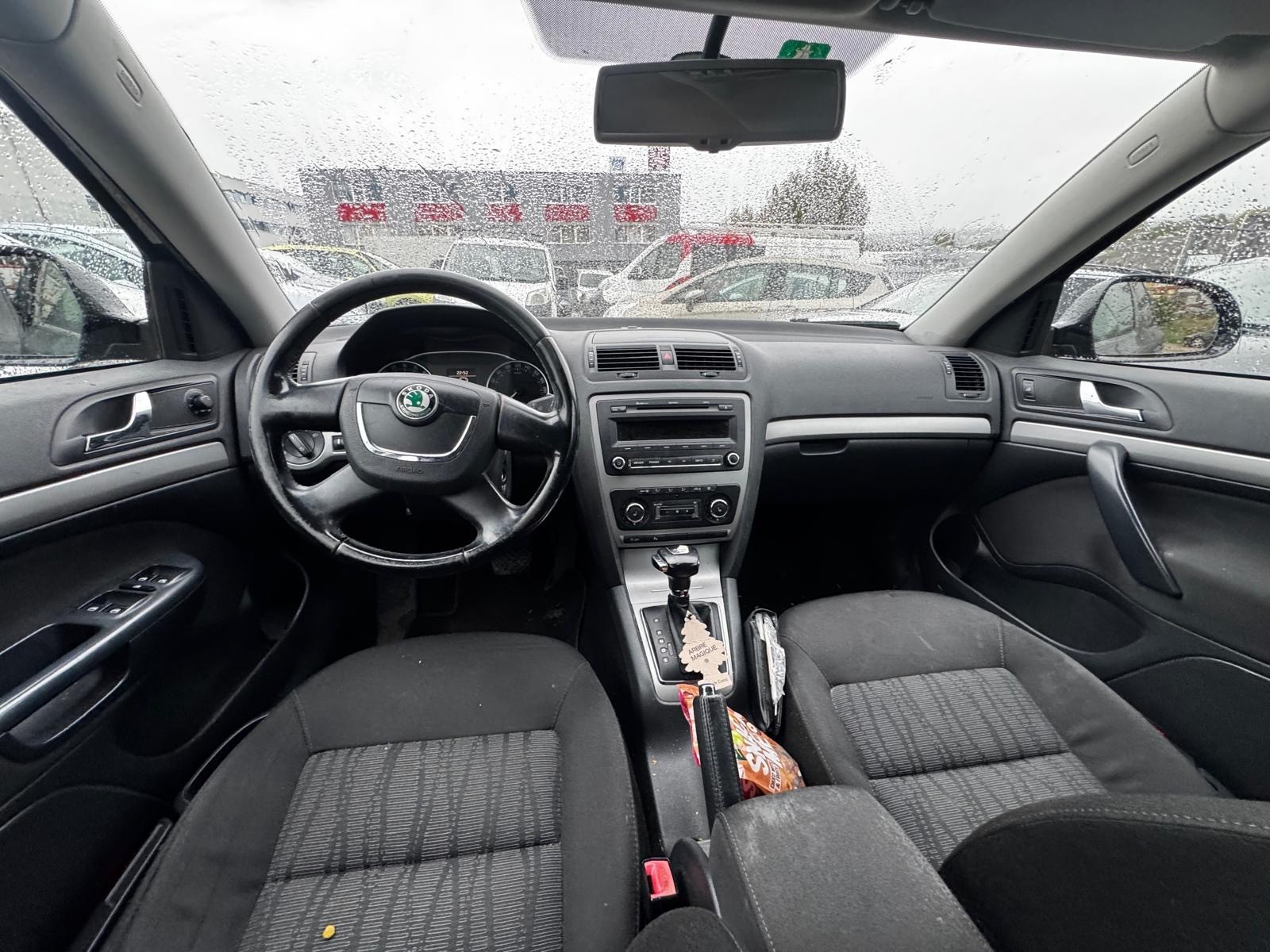 SKODA Octavia Combi 2.0 TDI Ambition 4x4 DSG-image-8