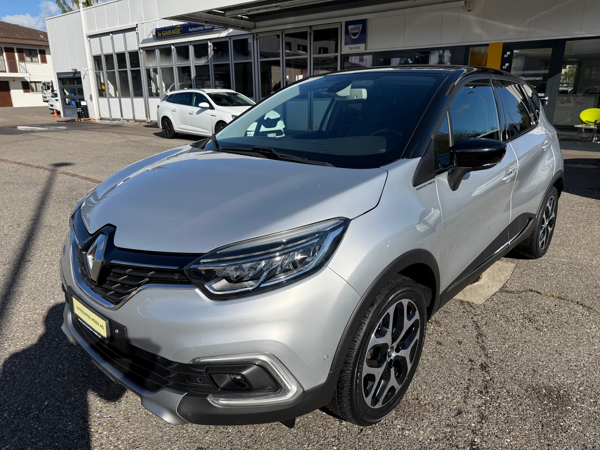 RENAULT Captur 1.2 T 16V Intens EDC-image-1