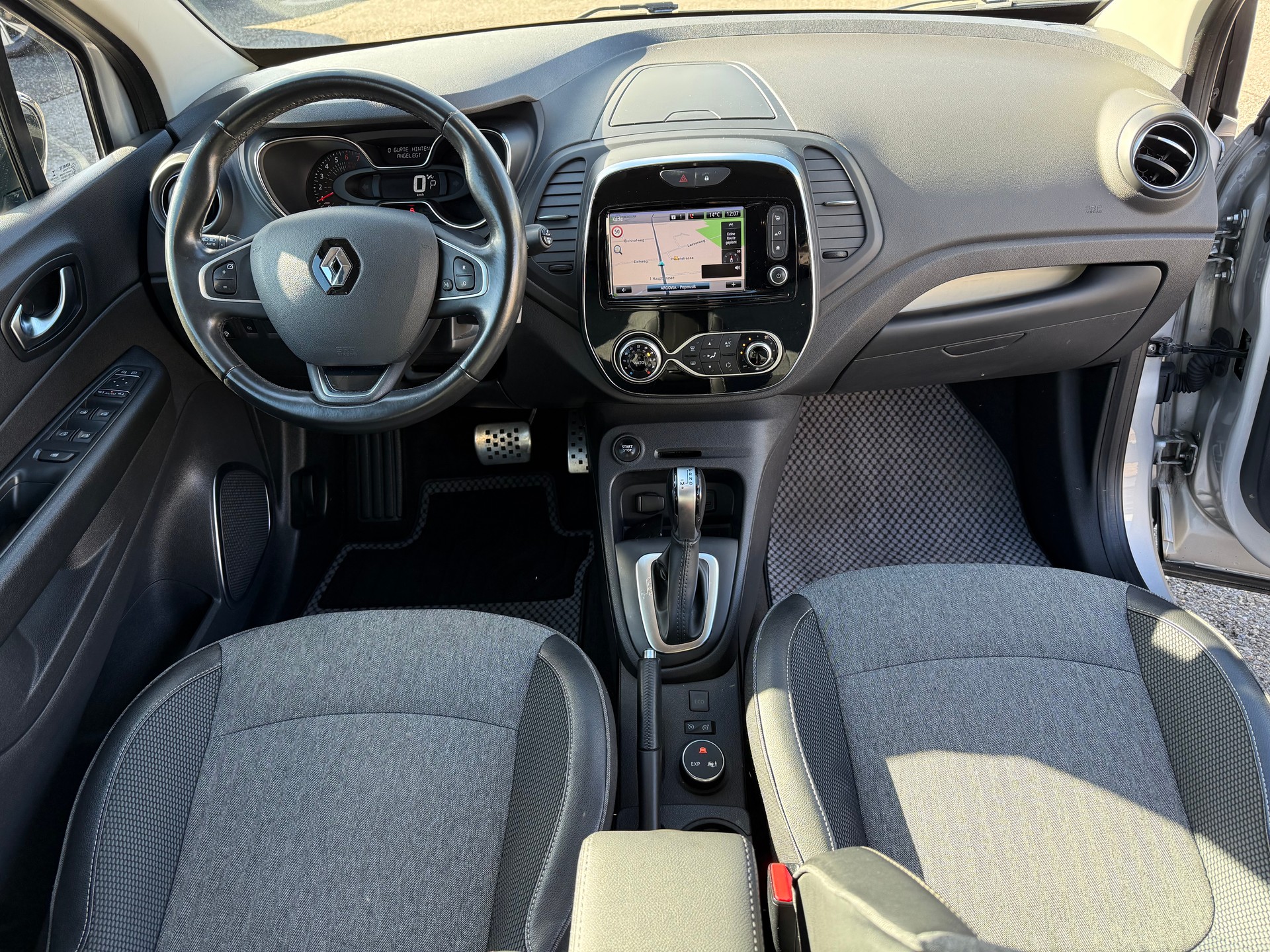 RENAULT Captur 1.2 T 16V Intens EDC-image-8