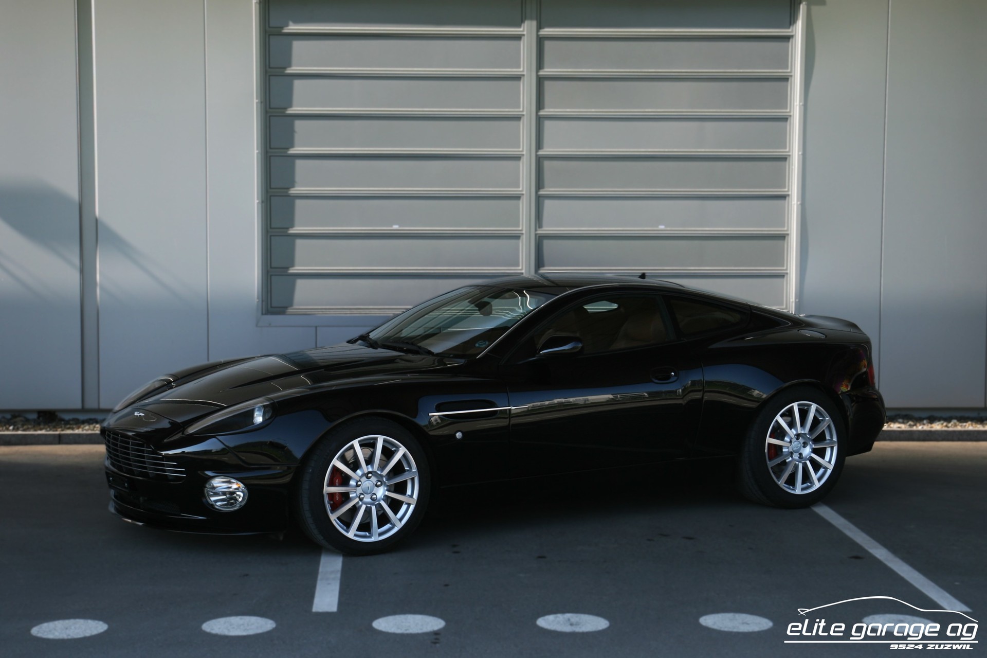 ASTON MARTIN Vanquish V12 S 5.9-48-image-0