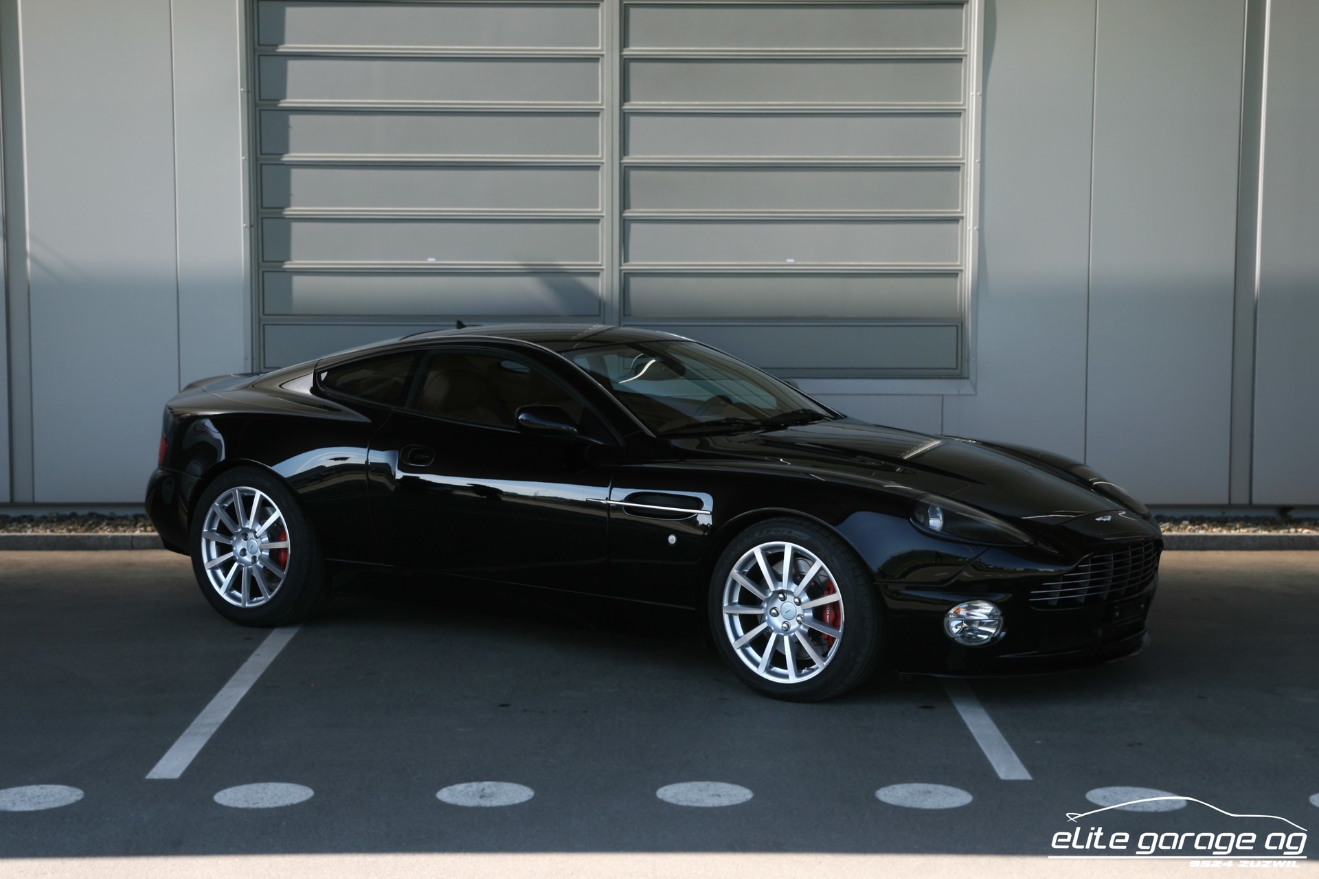 ASTON MARTIN Vanquish V12 S 5.9-48-image-6