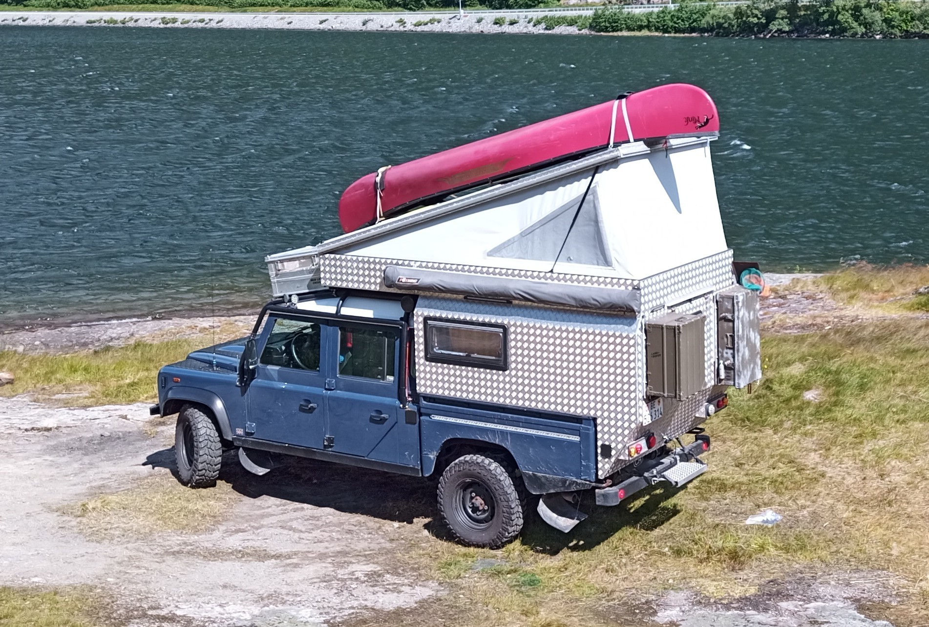 LAND ROVER Defender 130 2.2 TD4 DC High Capacity Pick Up-image-3