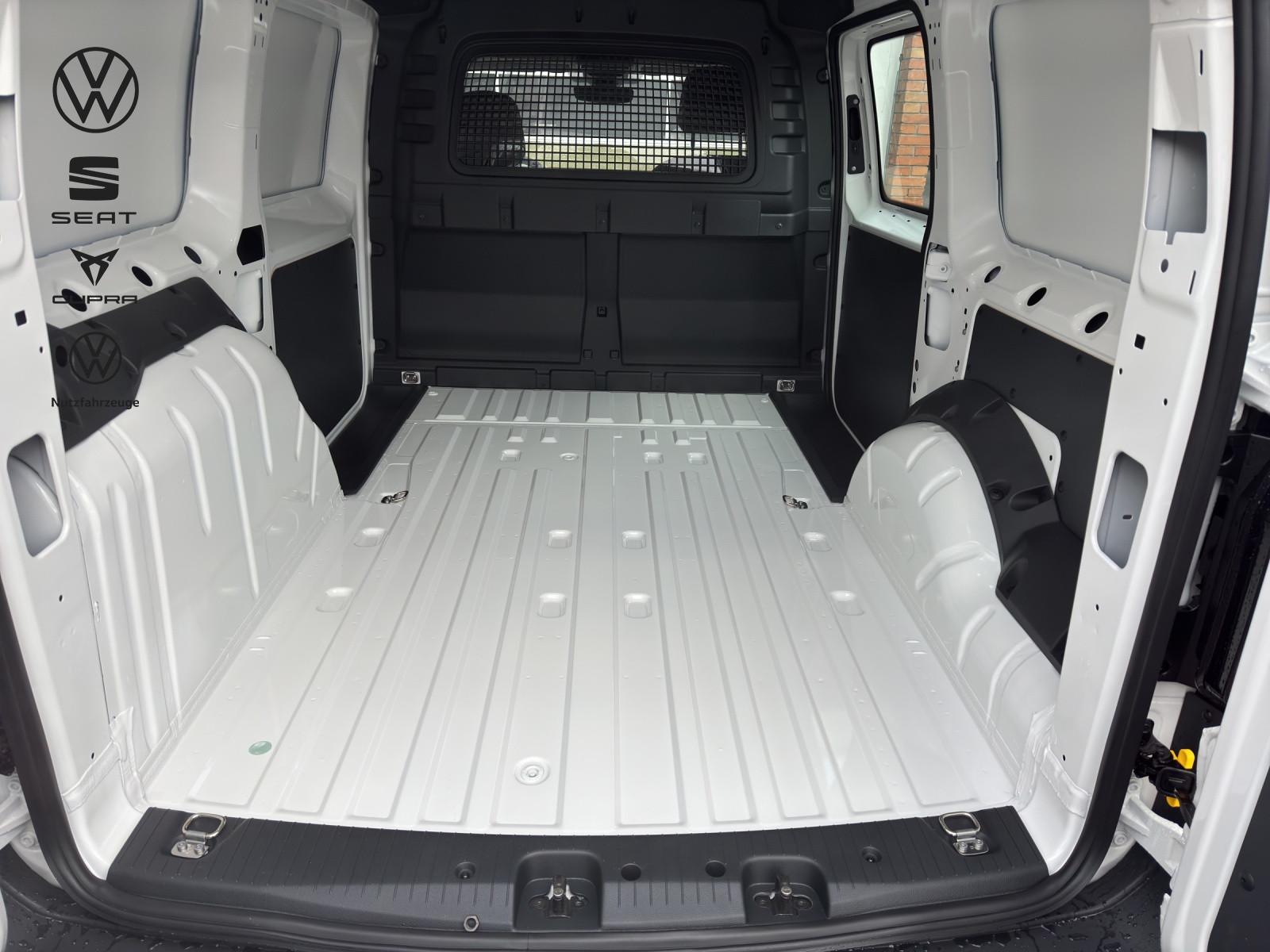 VW Caddy Cargo 2.0TDI Entry Maxi-image-12