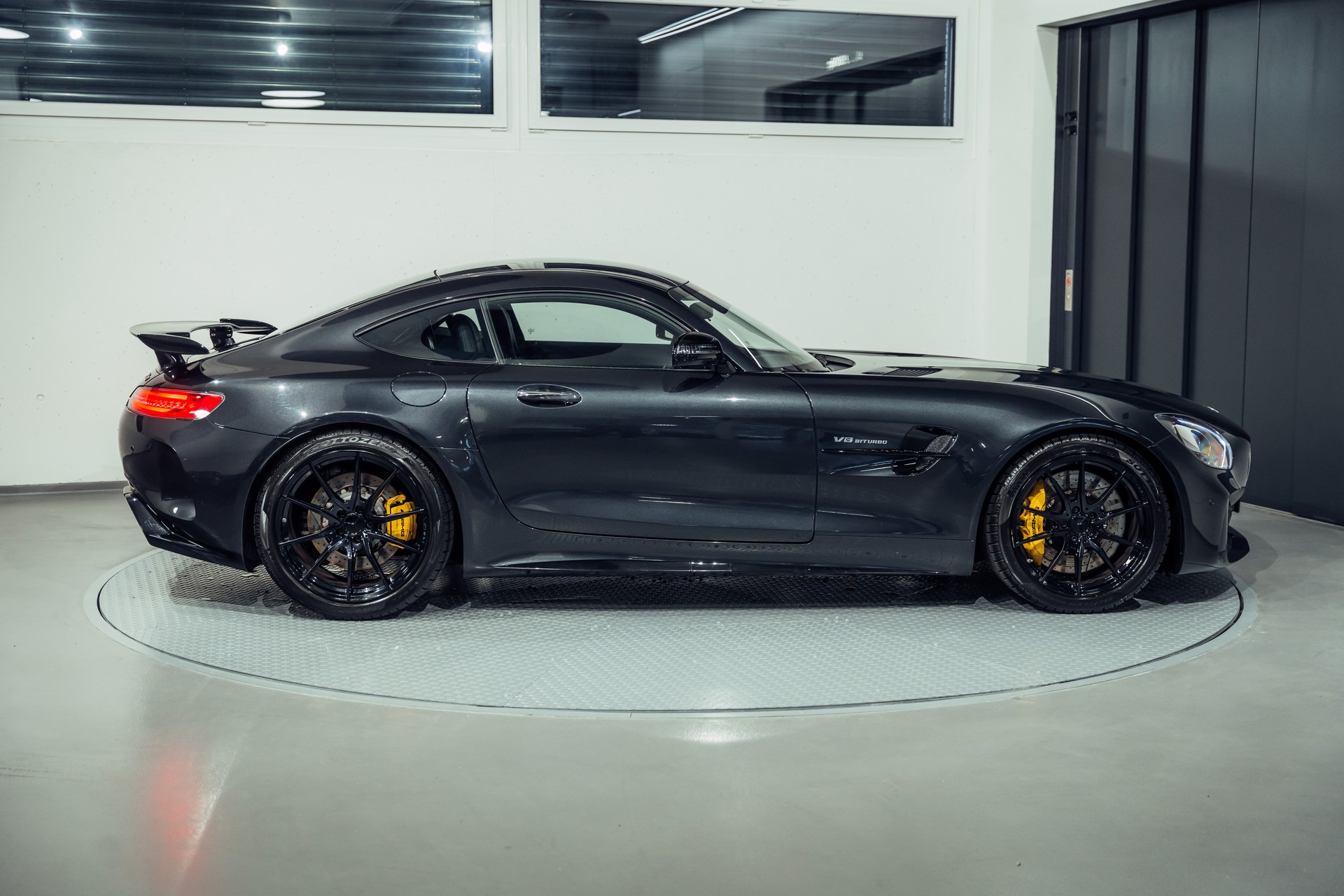 MERCEDES-BENZ AMG GT R Speedshift DCT-image-4