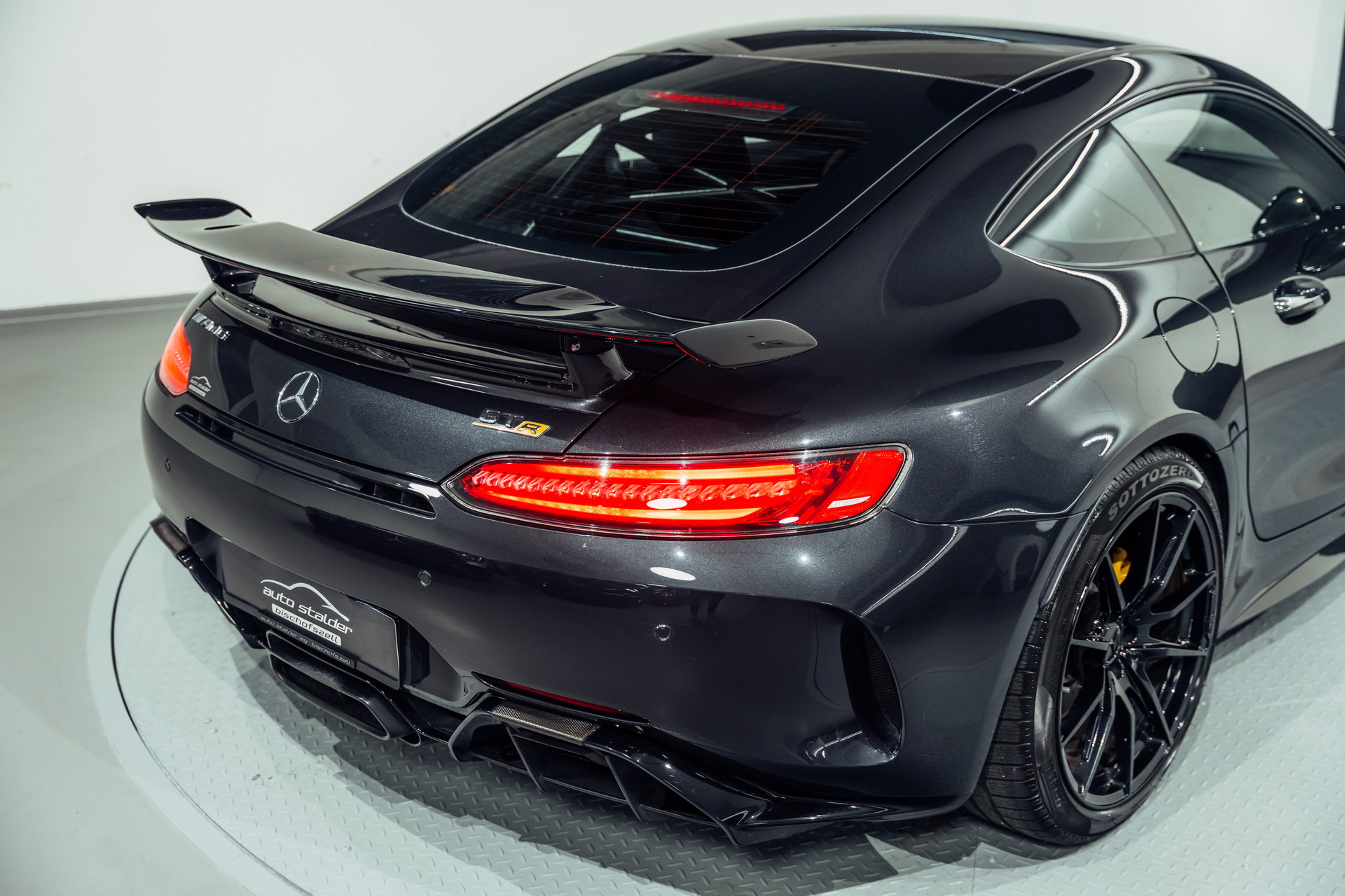 MERCEDES-BENZ AMG GT R Speedshift DCT-image-6