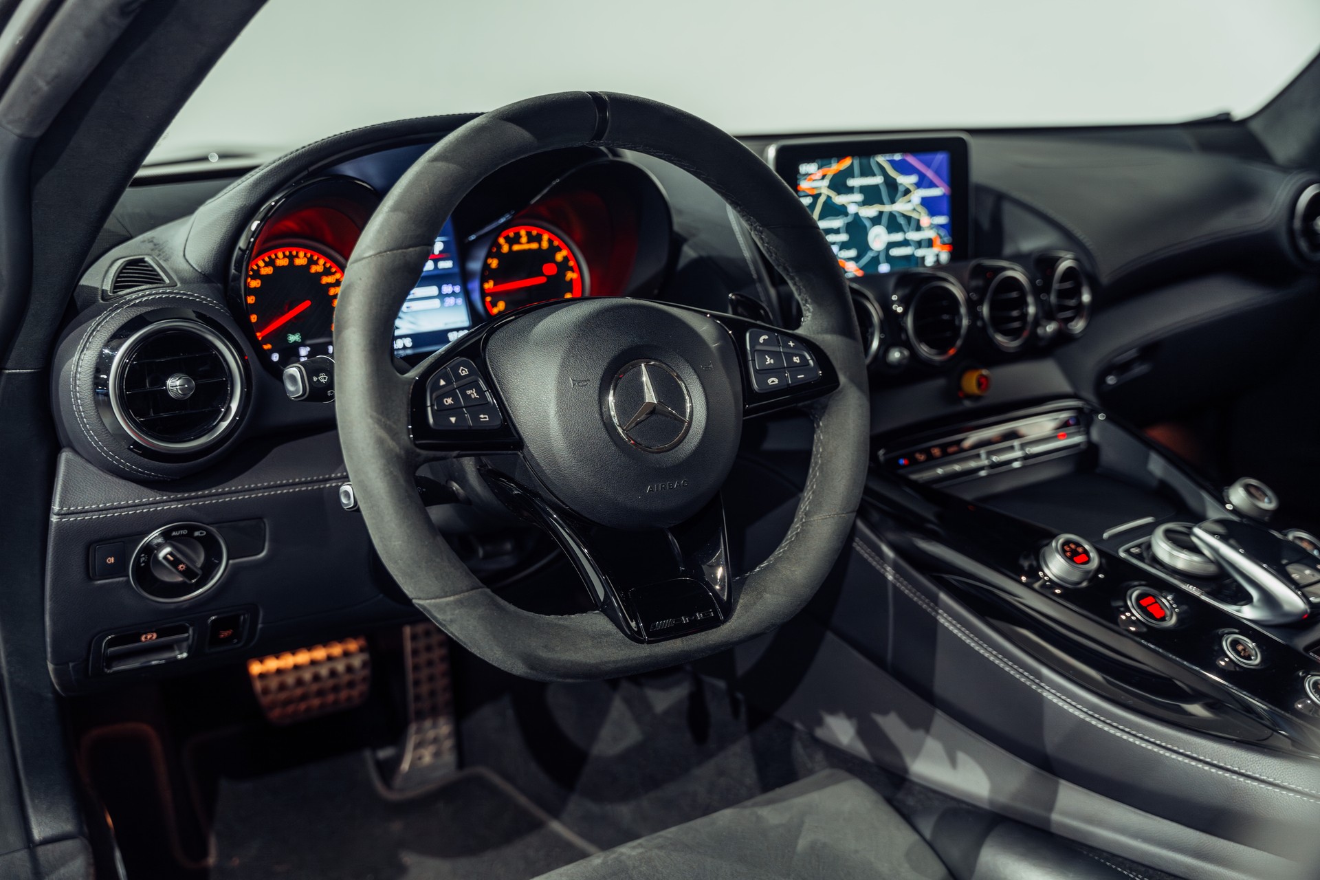 MERCEDES-BENZ AMG GT R Speedshift DCT-image-16