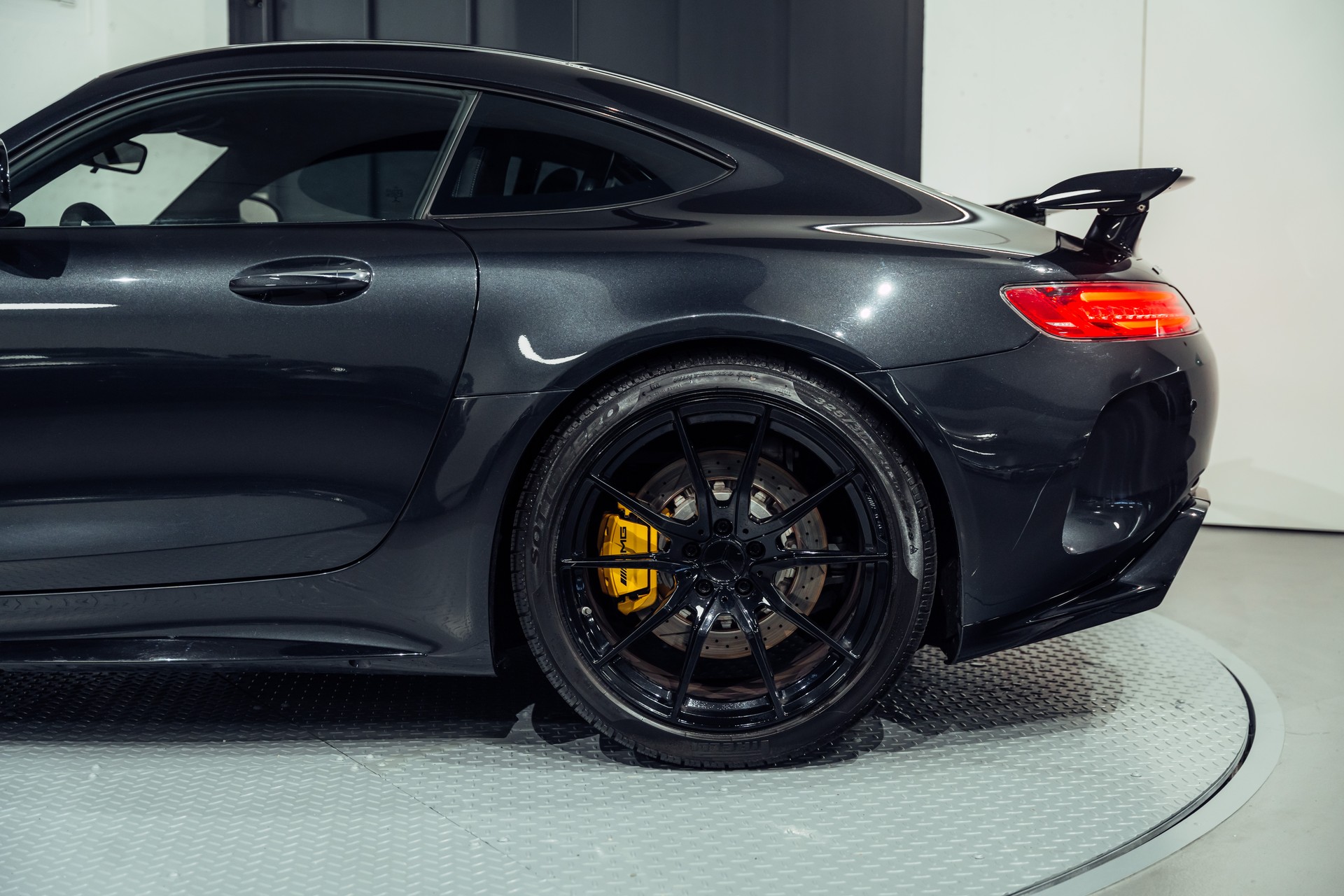 MERCEDES-BENZ AMG GT R Speedshift DCT-image-10