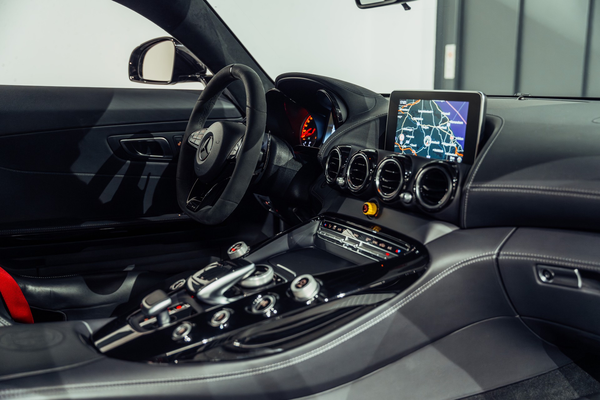 MERCEDES-BENZ AMG GT R Speedshift DCT-image-19