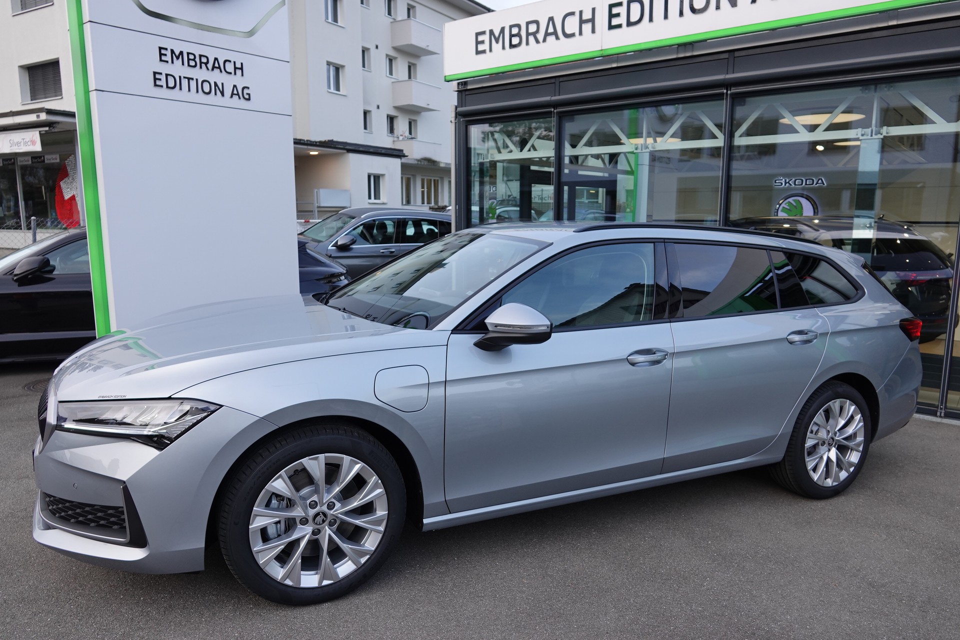 SKODA Superb 1.5 TSI PHEV Selection-image-3