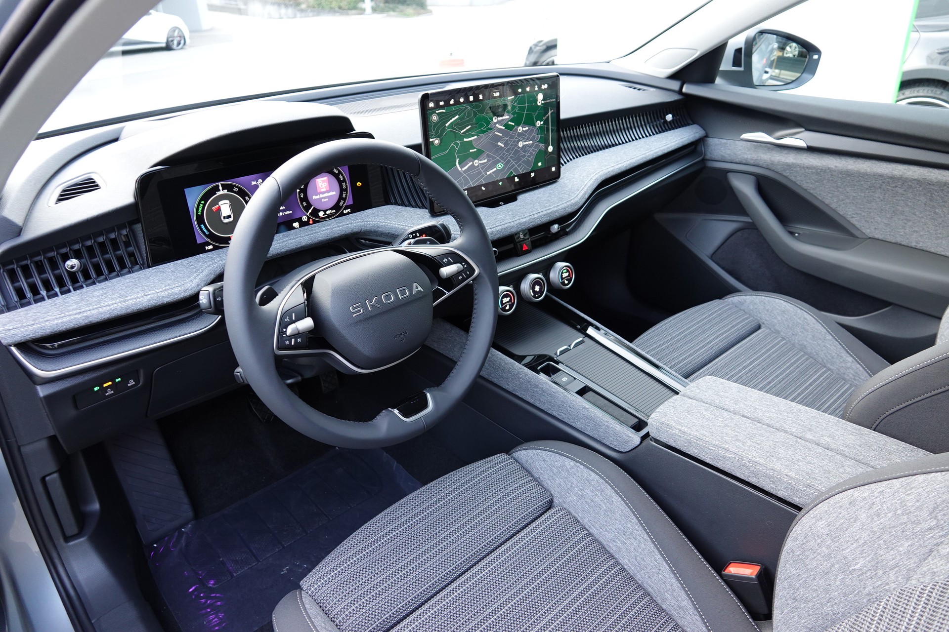 SKODA Superb 1.5 TSI PHEV Selection-image-8