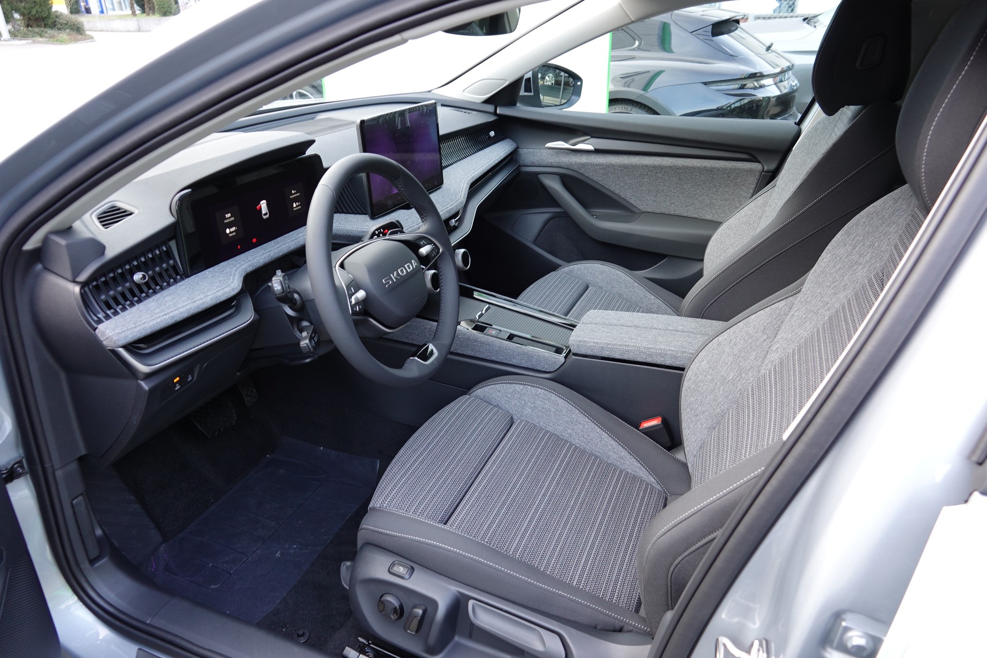 SKODA Superb 1.5 TSI PHEV Selection-image-13