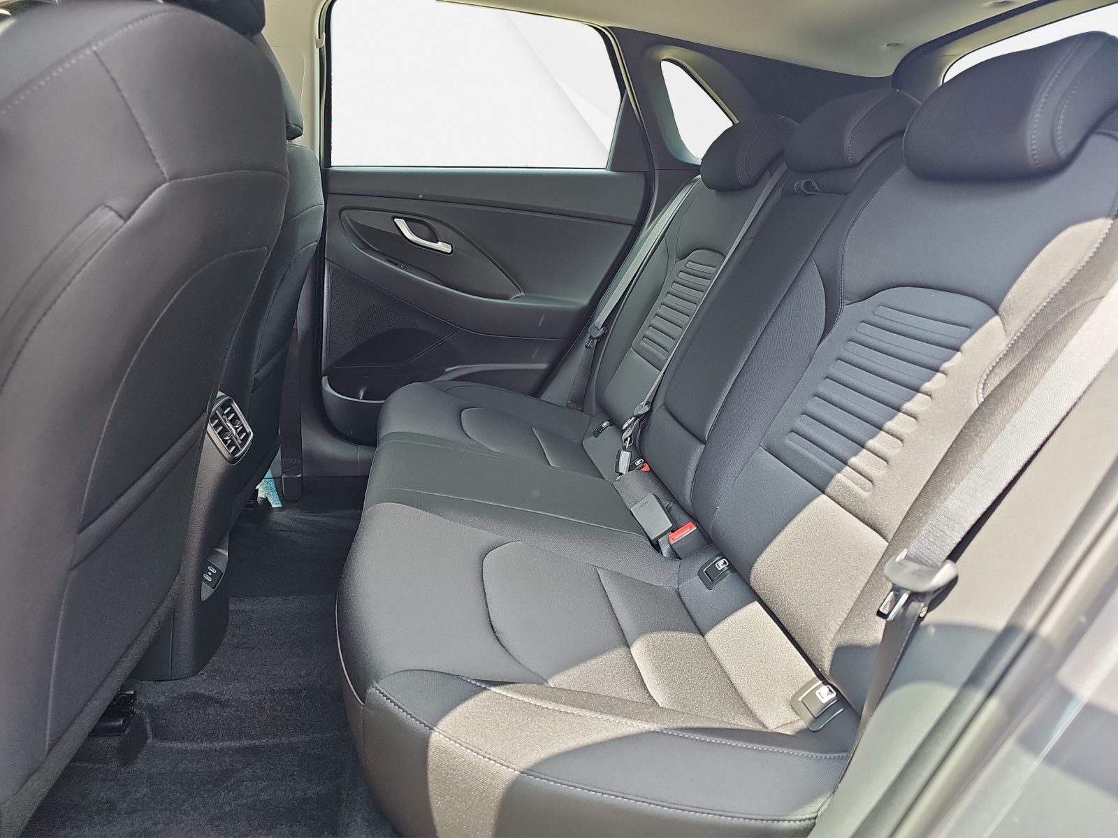 HYUNDAI i30 1.5 T-GDi Amplia-image-13