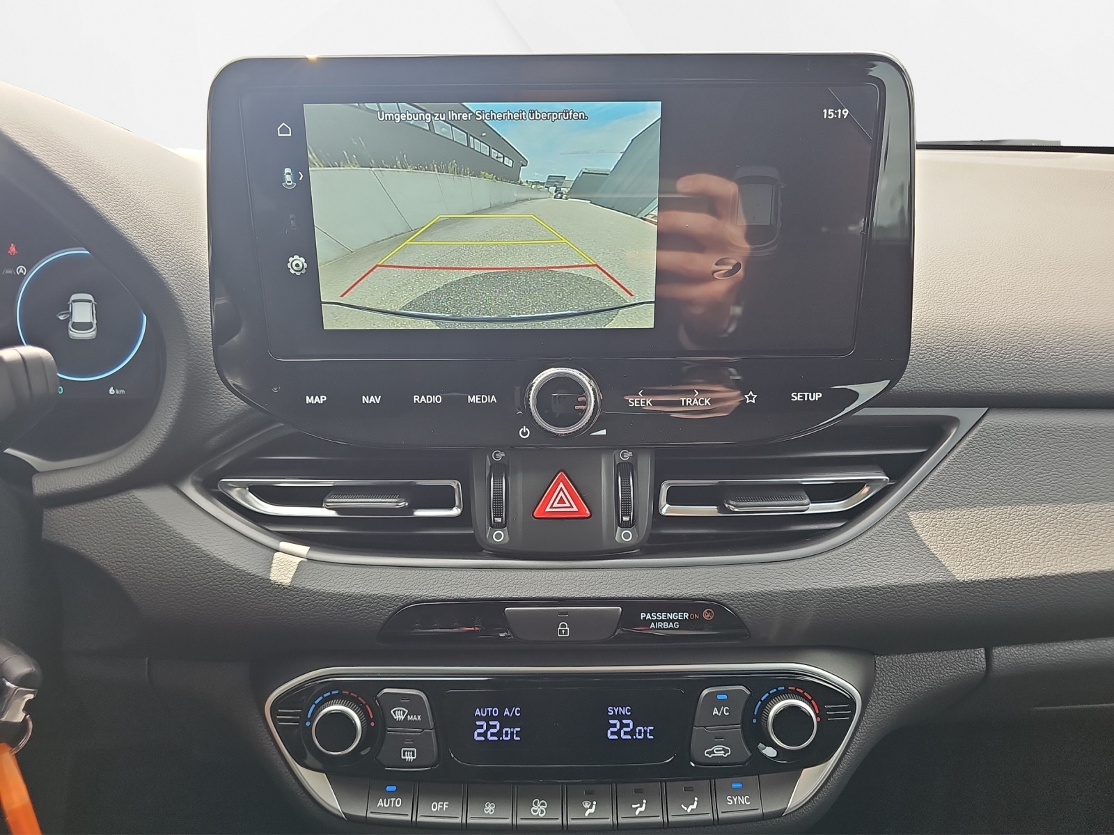 HYUNDAI i30 1.5 T-GDi Amplia-image-12