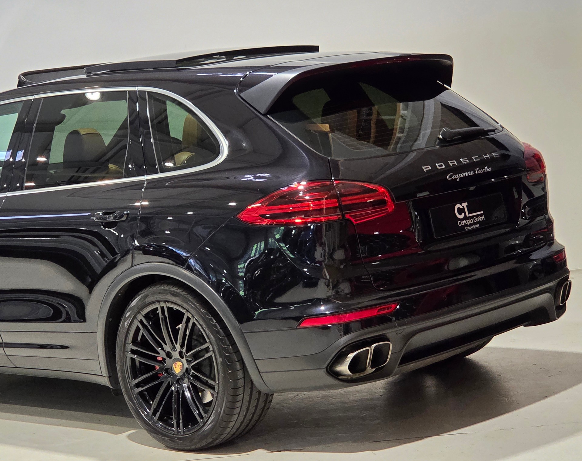PORSCHE Cayenne Turbo-image-3