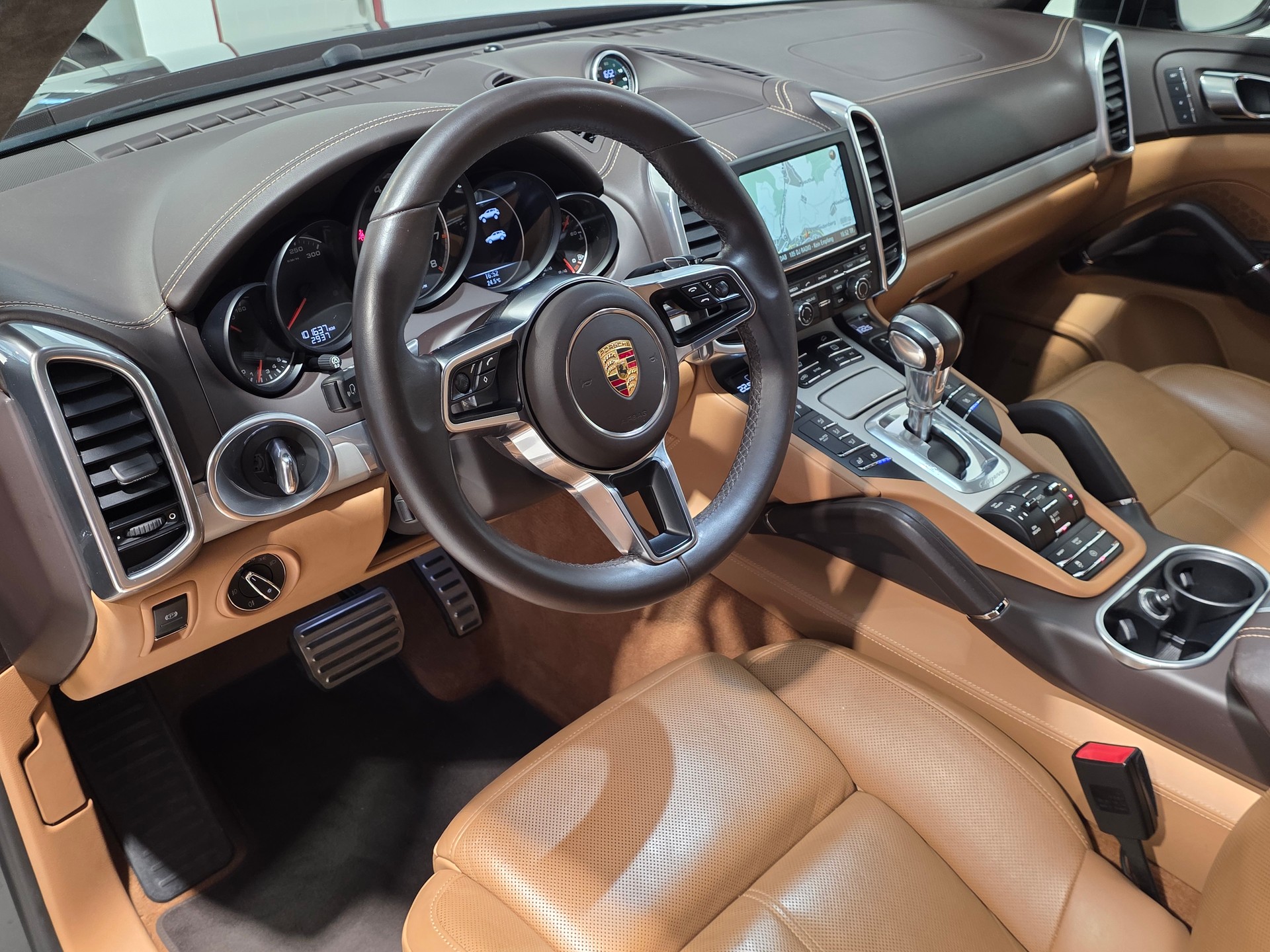 PORSCHE Cayenne Turbo-image-7
