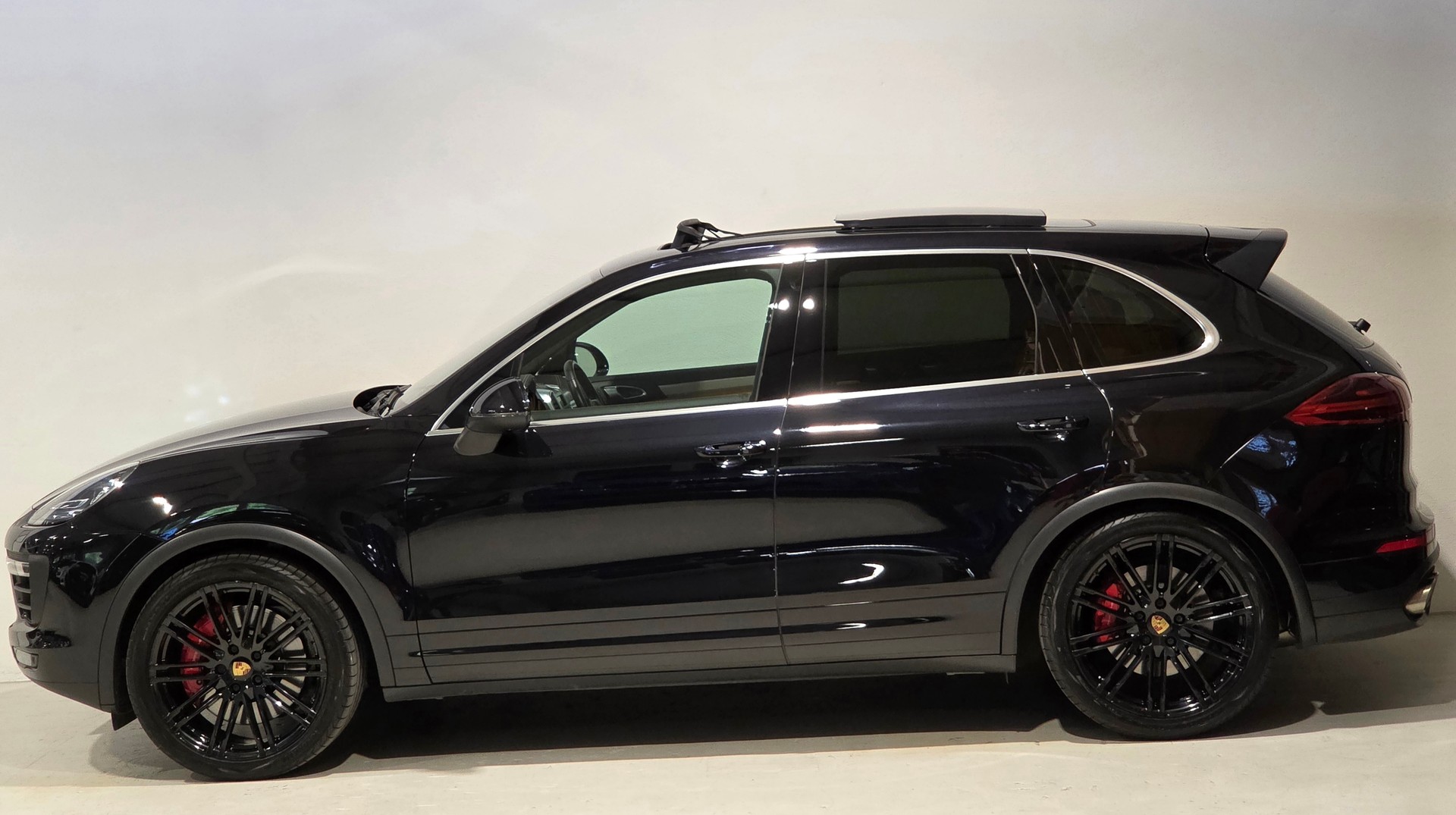 PORSCHE Cayenne Turbo-image-1