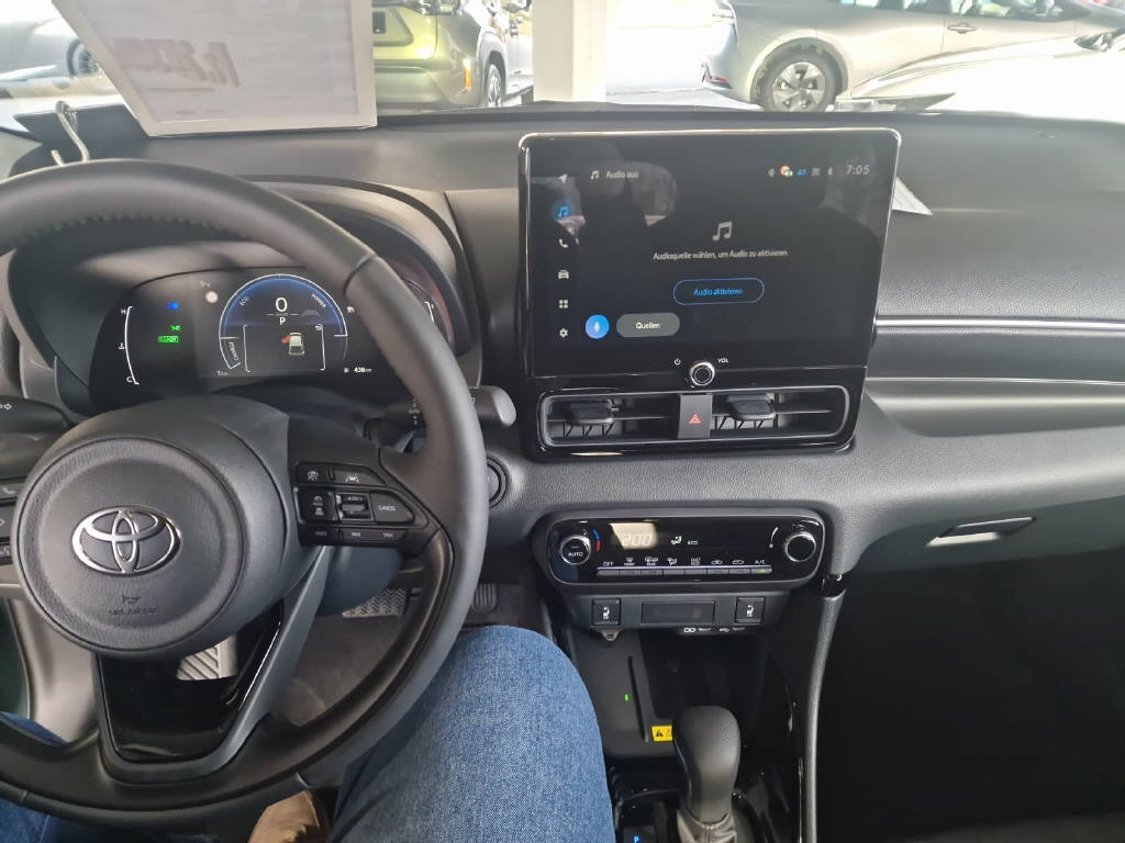 TOYOTA Yaris 1.5 VVT-i HSD Trend-image-11