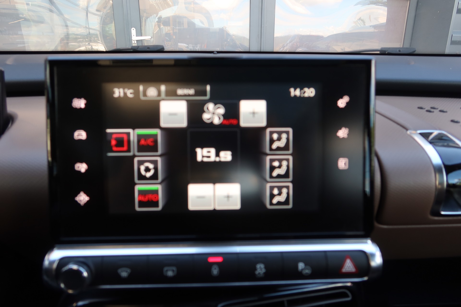 CITROEN C4 Cactus 1.6 HDi Shine-image-12
