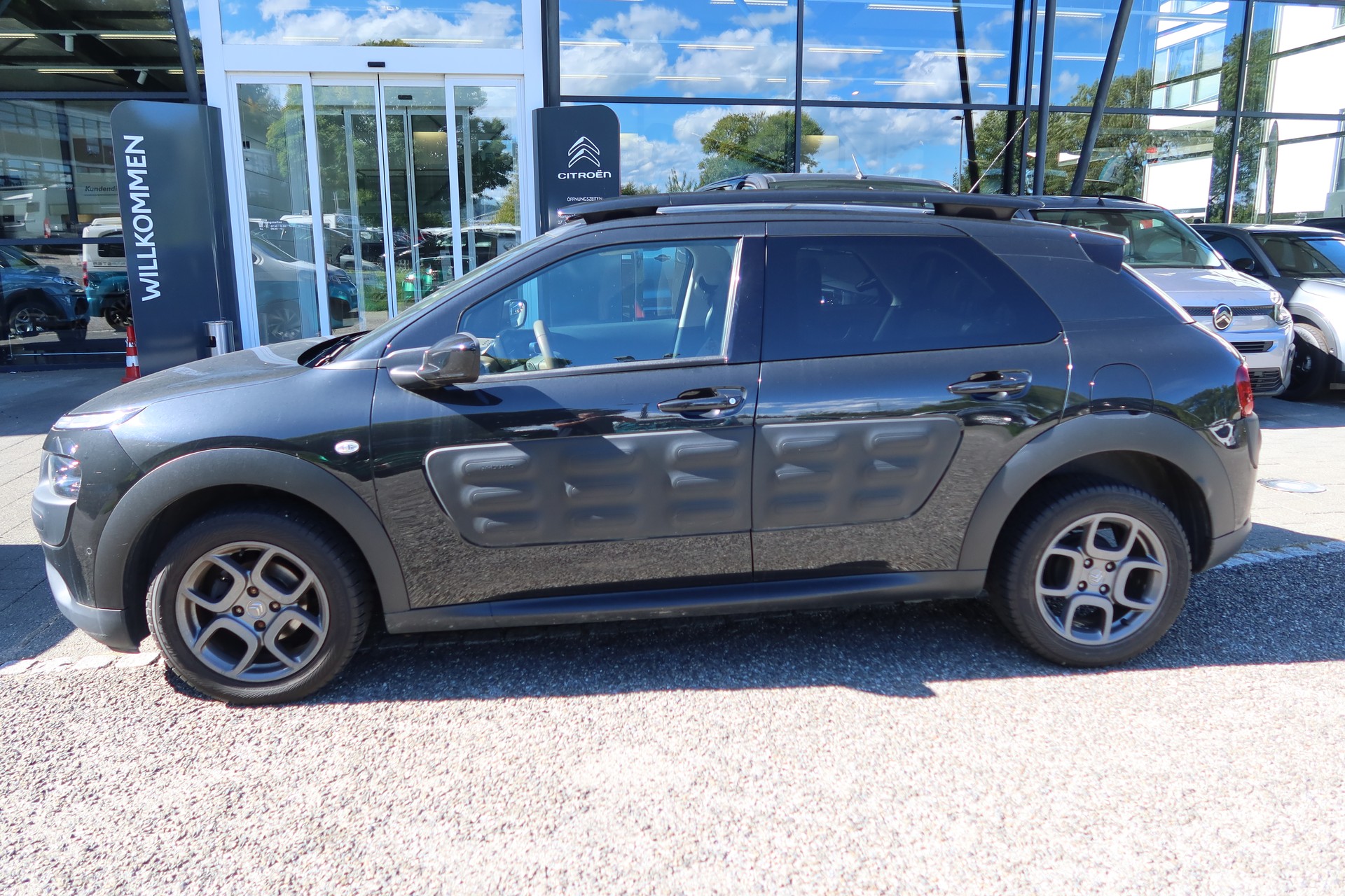 CITROEN C4 Cactus 1.6 HDi Shine-image-1