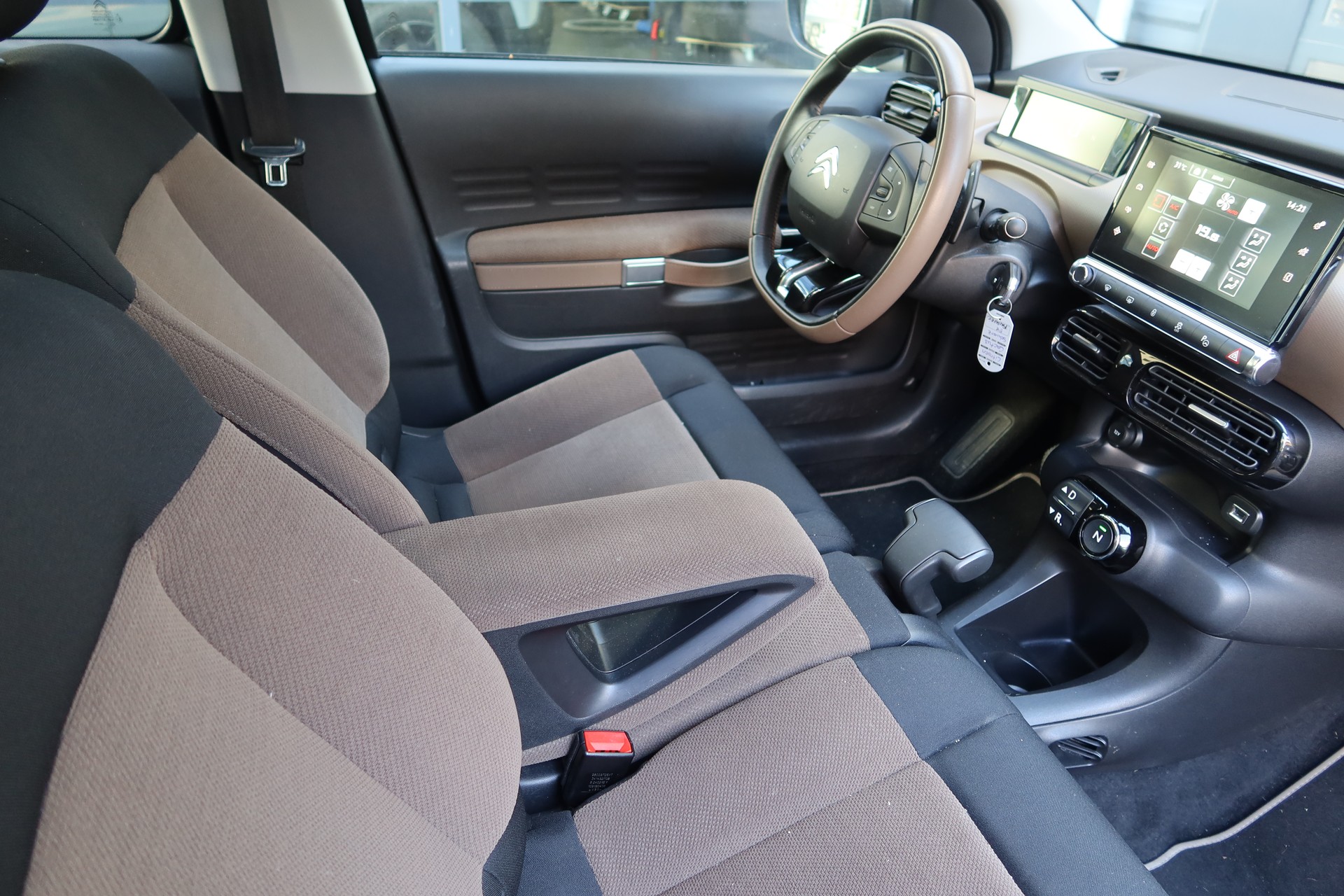 CITROEN C4 Cactus 1.6 HDi Shine-image-8