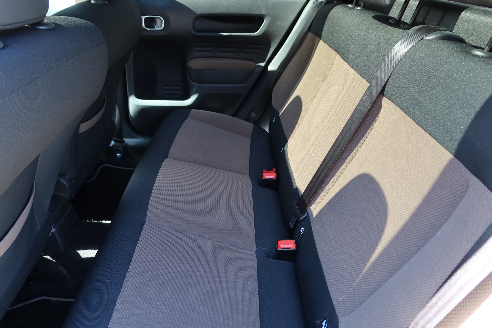 CITROEN C4 Cactus 1.6 HDi Shine-image-14