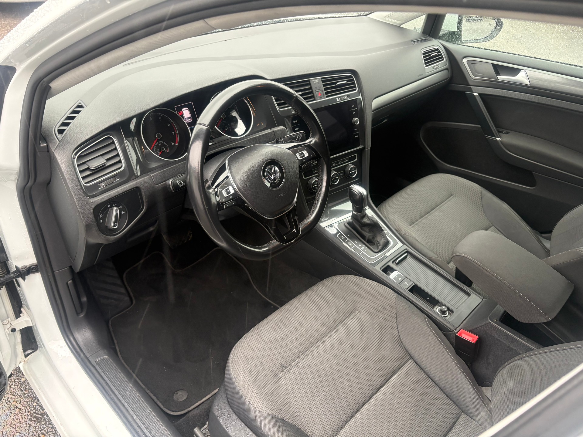 VW Golf 1.5 TSI EVO Comfortline DSG-image-5