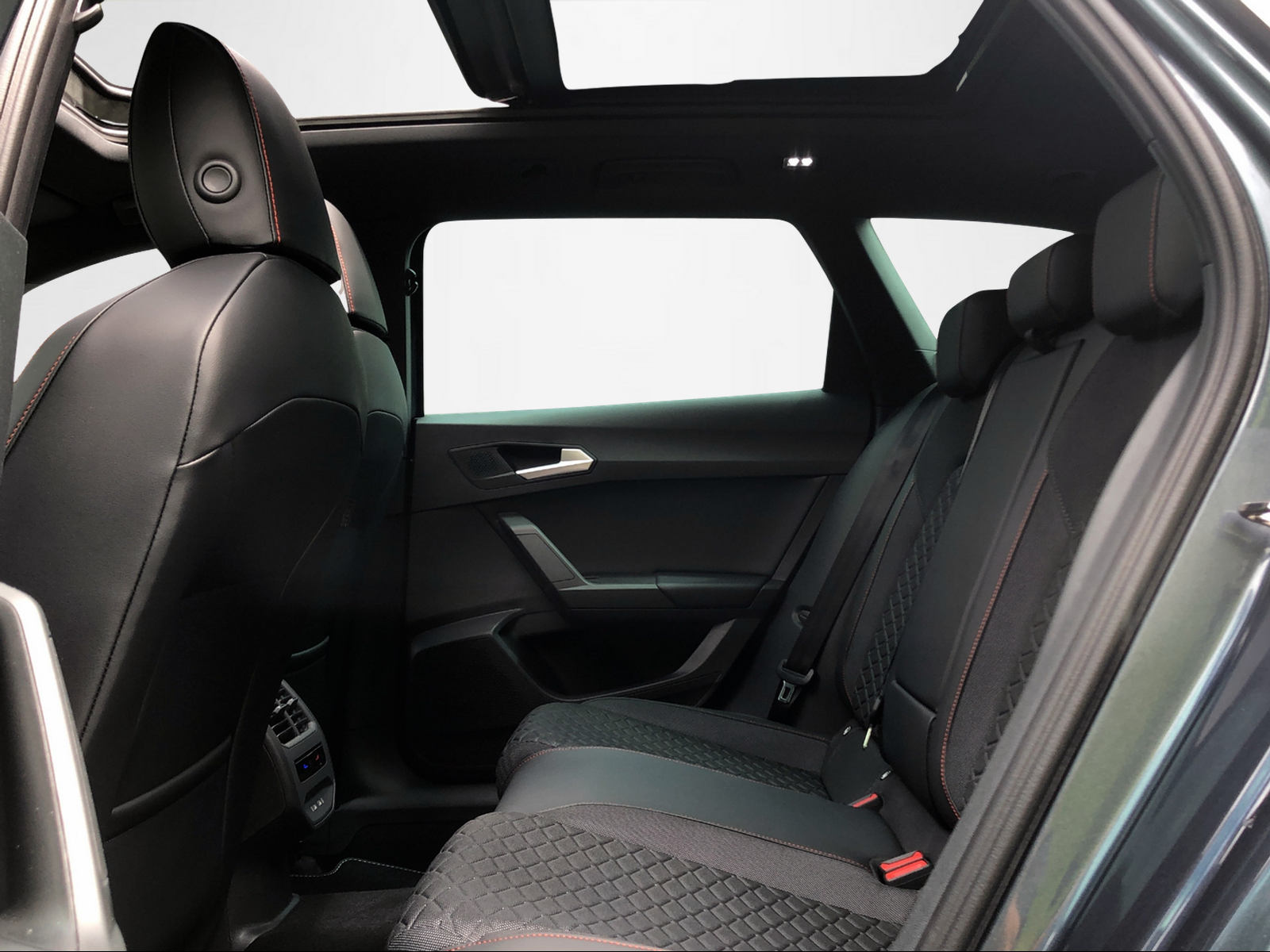 SEAT Leon ST 1.5 eTSI 150 Move FR DSG-image-6