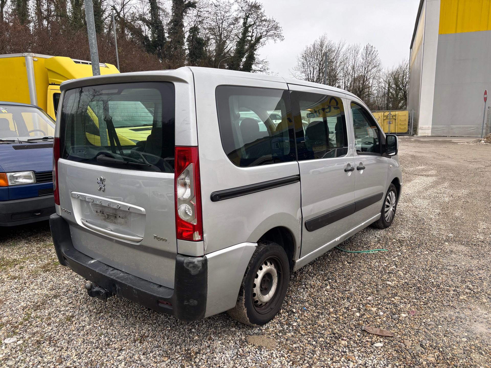 PEUGEOT Expert Tepee 2.0 HDi Confort L2-image-2