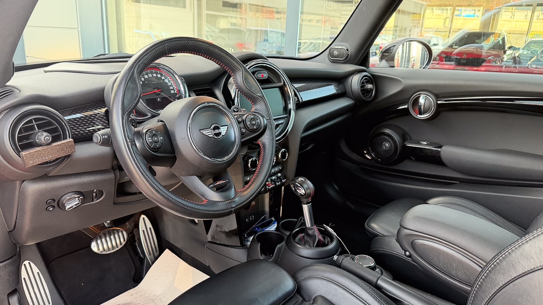 MINI Cooper John Cooper Works Steptronic-image-10