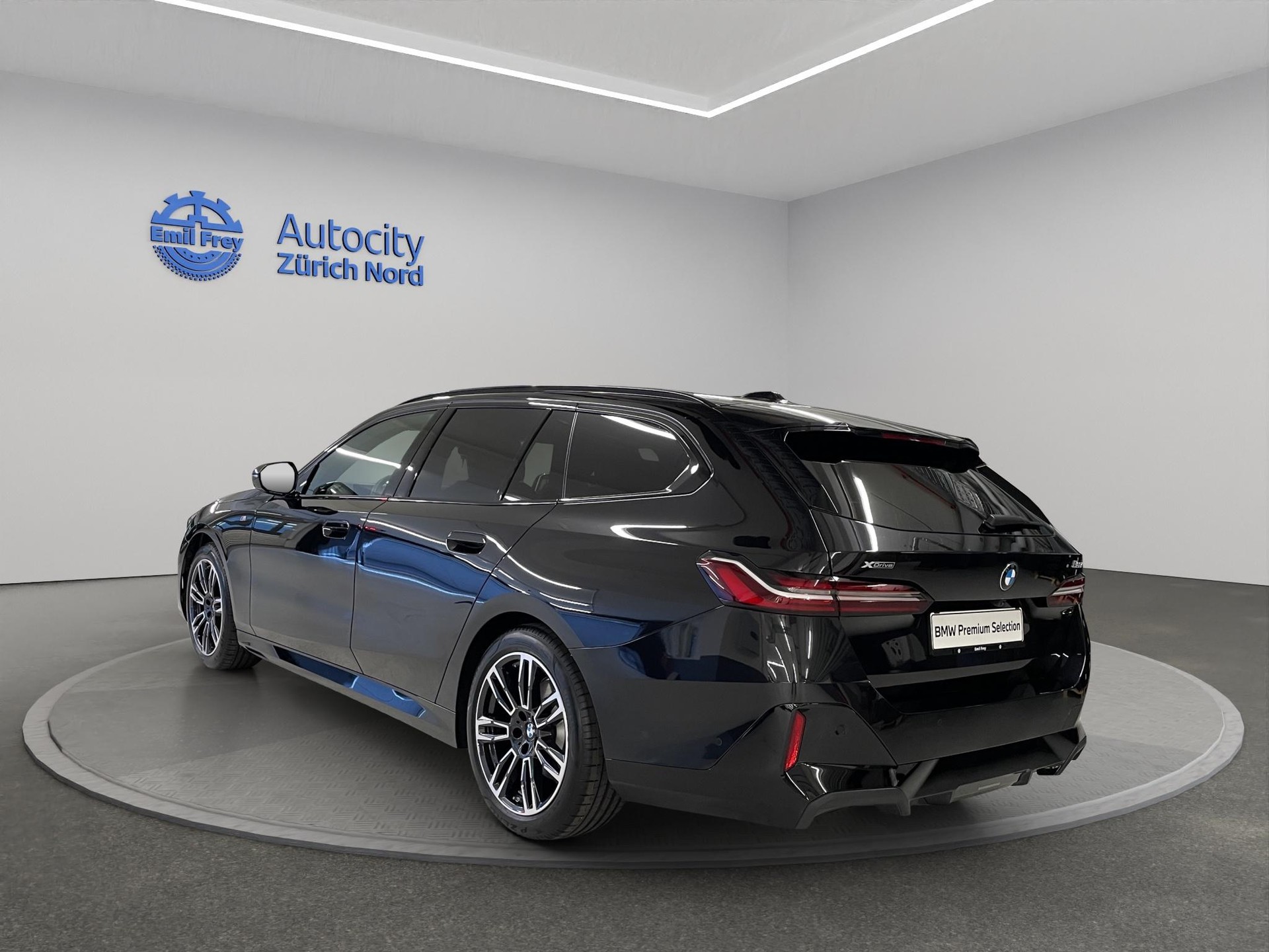 BMW 520d xDrive 48V Touring-image-3