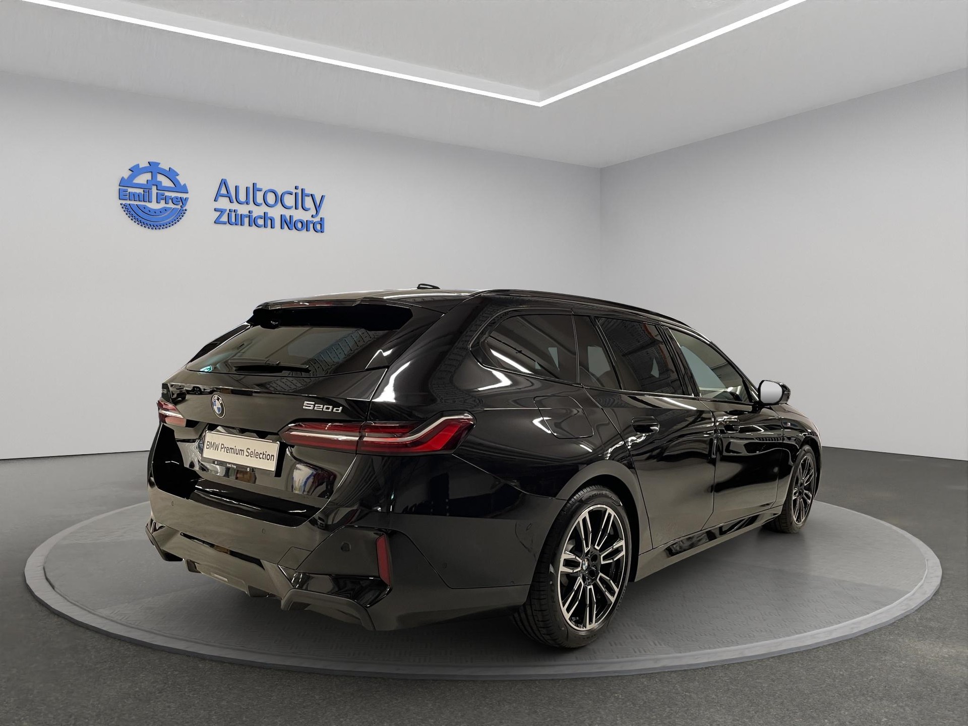 BMW 520d xDrive 48V Touring-image-1