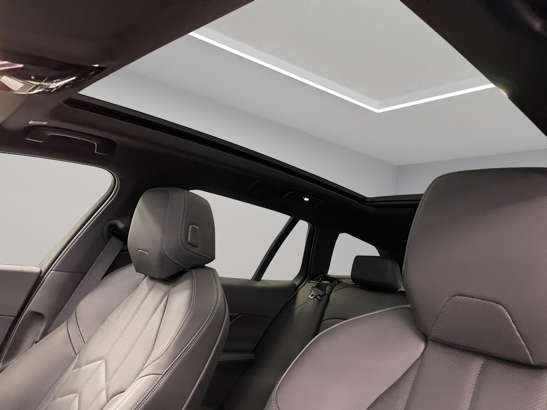 BMW 520d xDrive 48V Touring-image-19