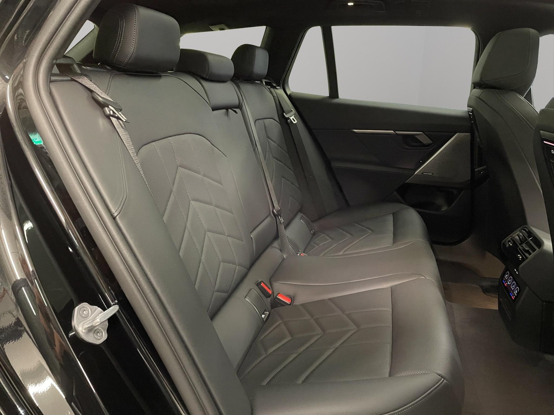 BMW 520d xDrive 48V Touring-image-17