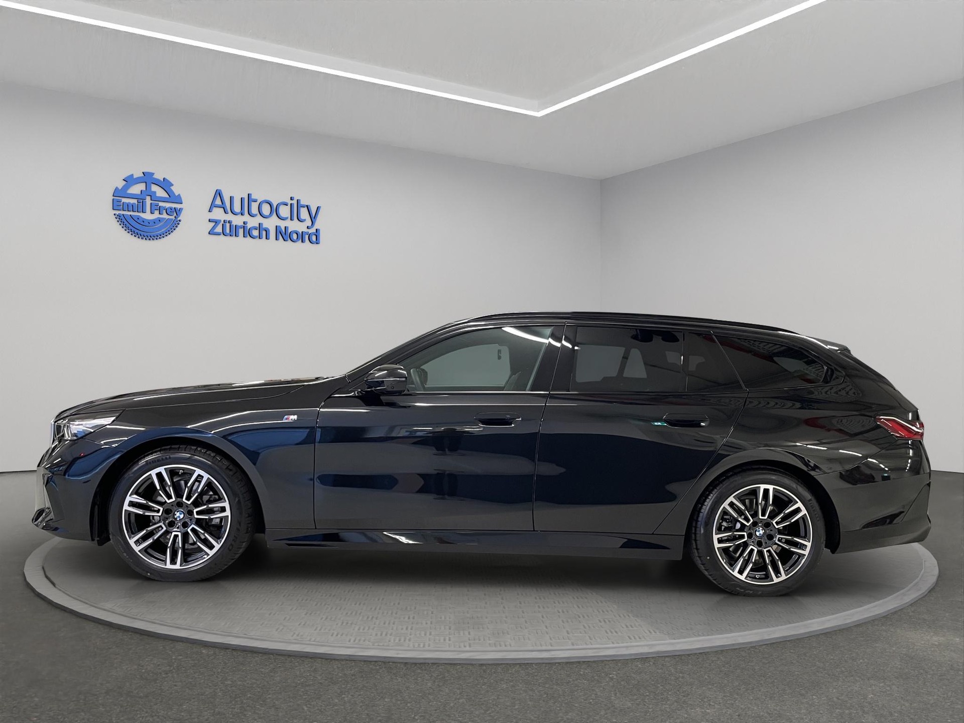 BMW 520d xDrive 48V Touring-image-4
