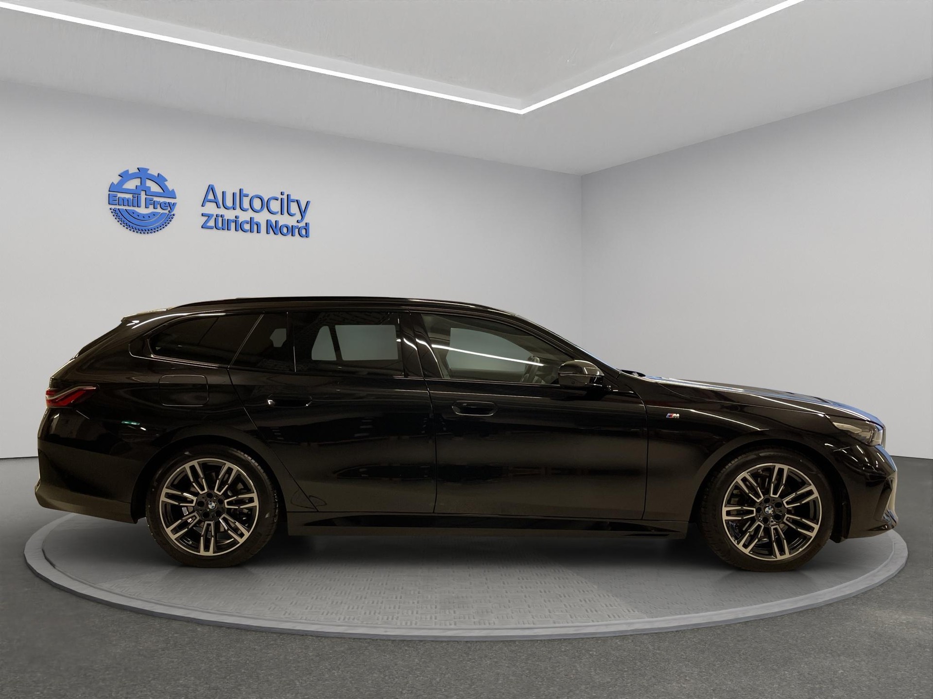 BMW 520d xDrive 48V Touring-image-5