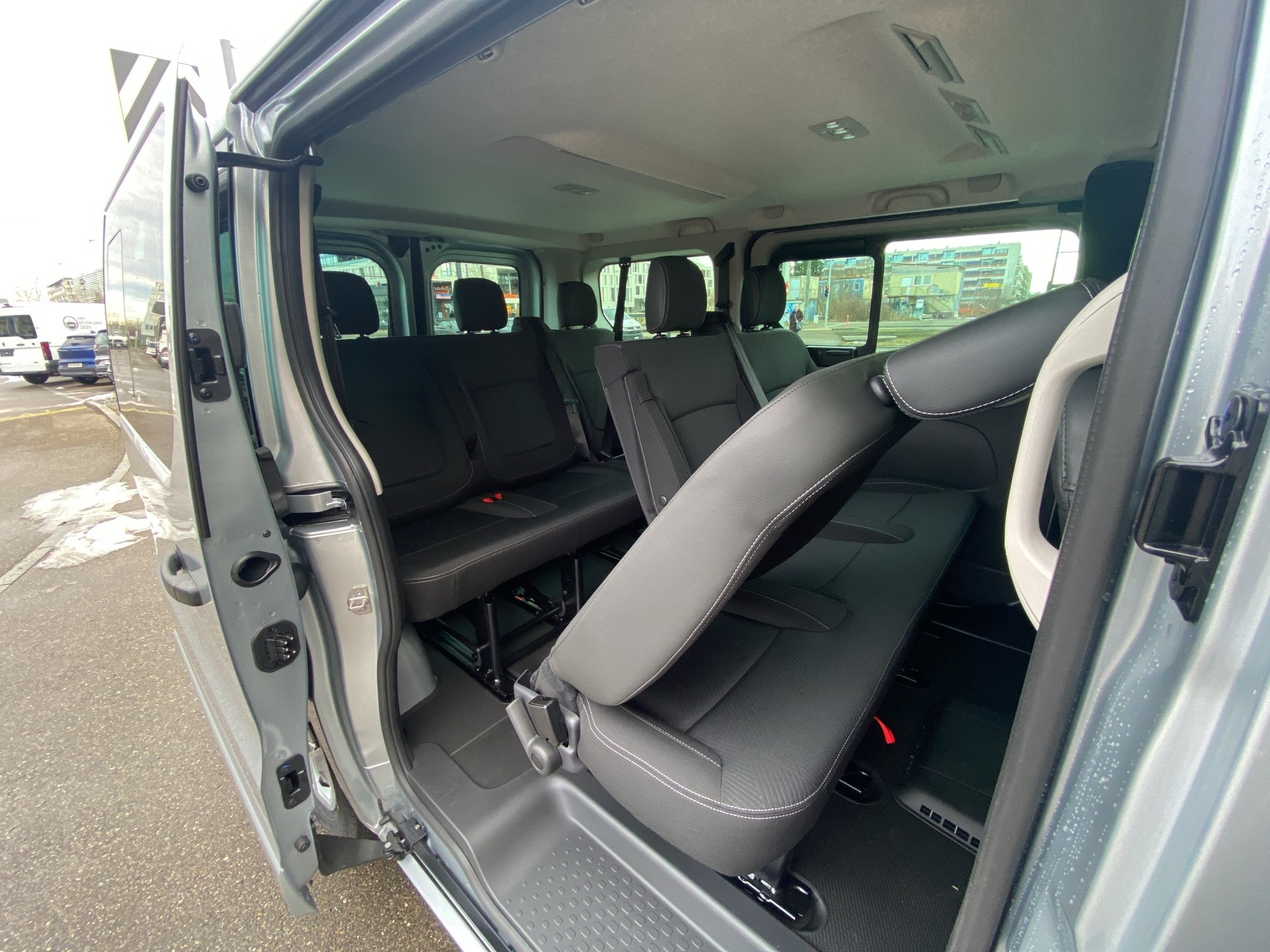 RENAULT Trafic Blue dCi 150 Passenger Techno-image-14